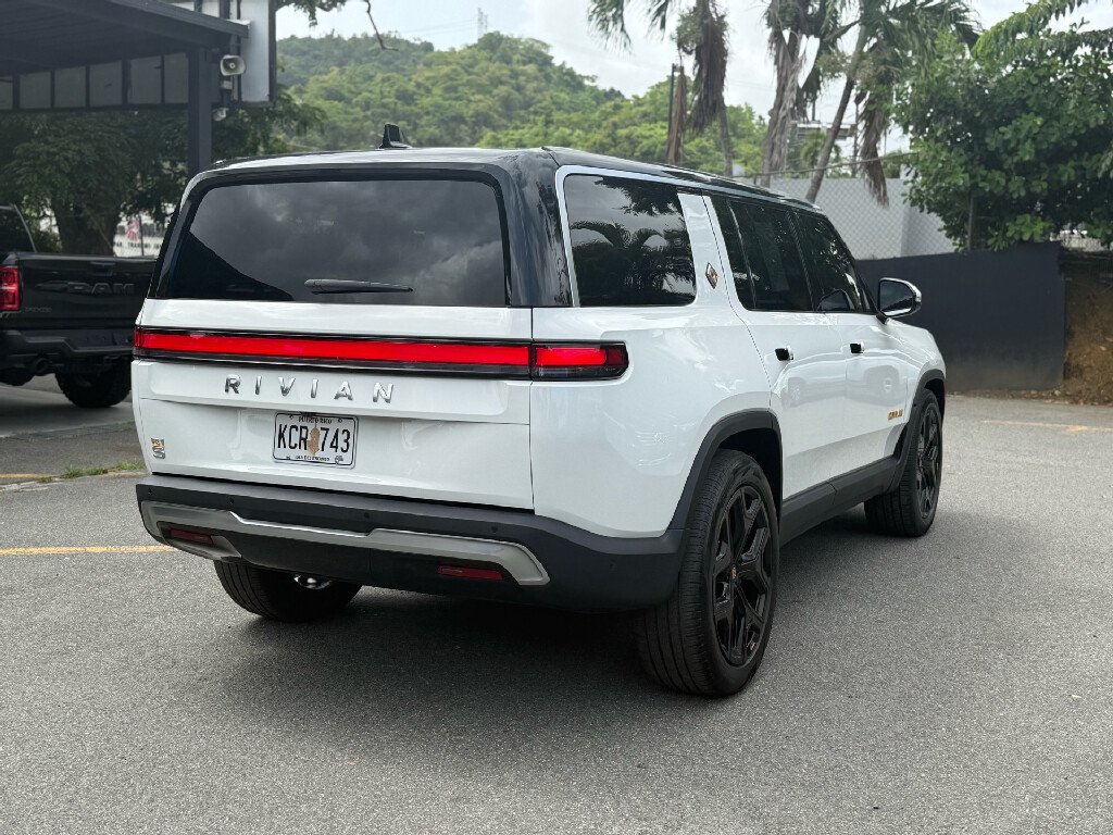 https://assets.dealerappcenter.com/dealergroups/129/vehicles/305644/9bYqsW.png