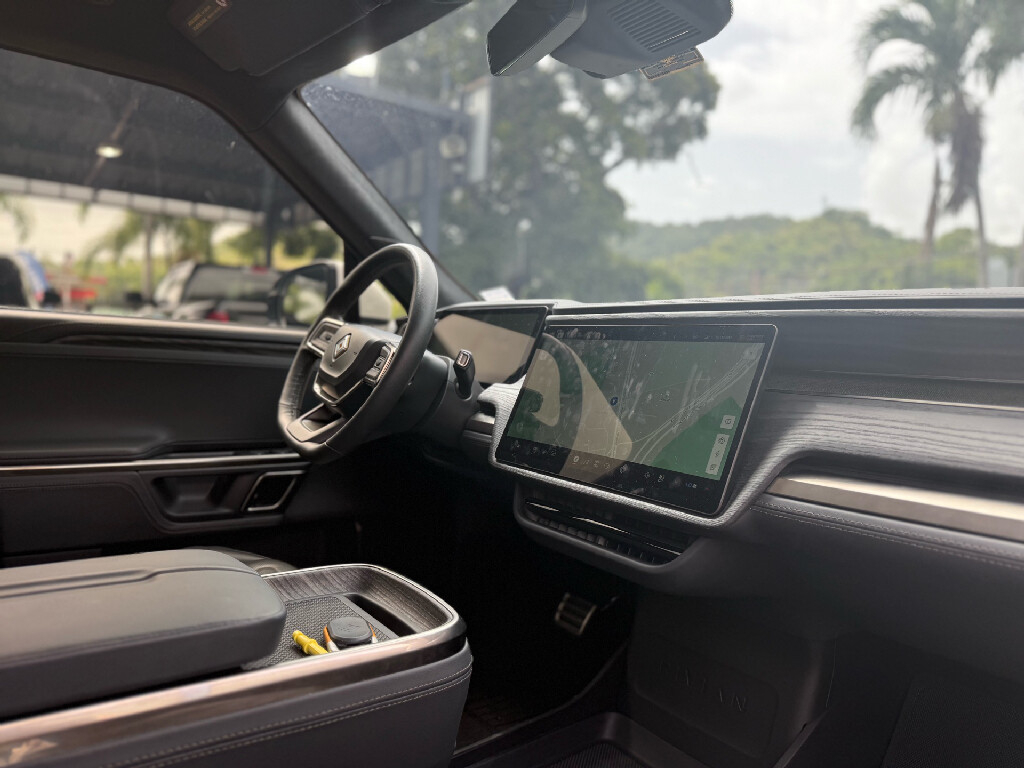 https://assets.dealerappcenter.com/dealergroups/129/vehicles/305644/Nl25O6.png