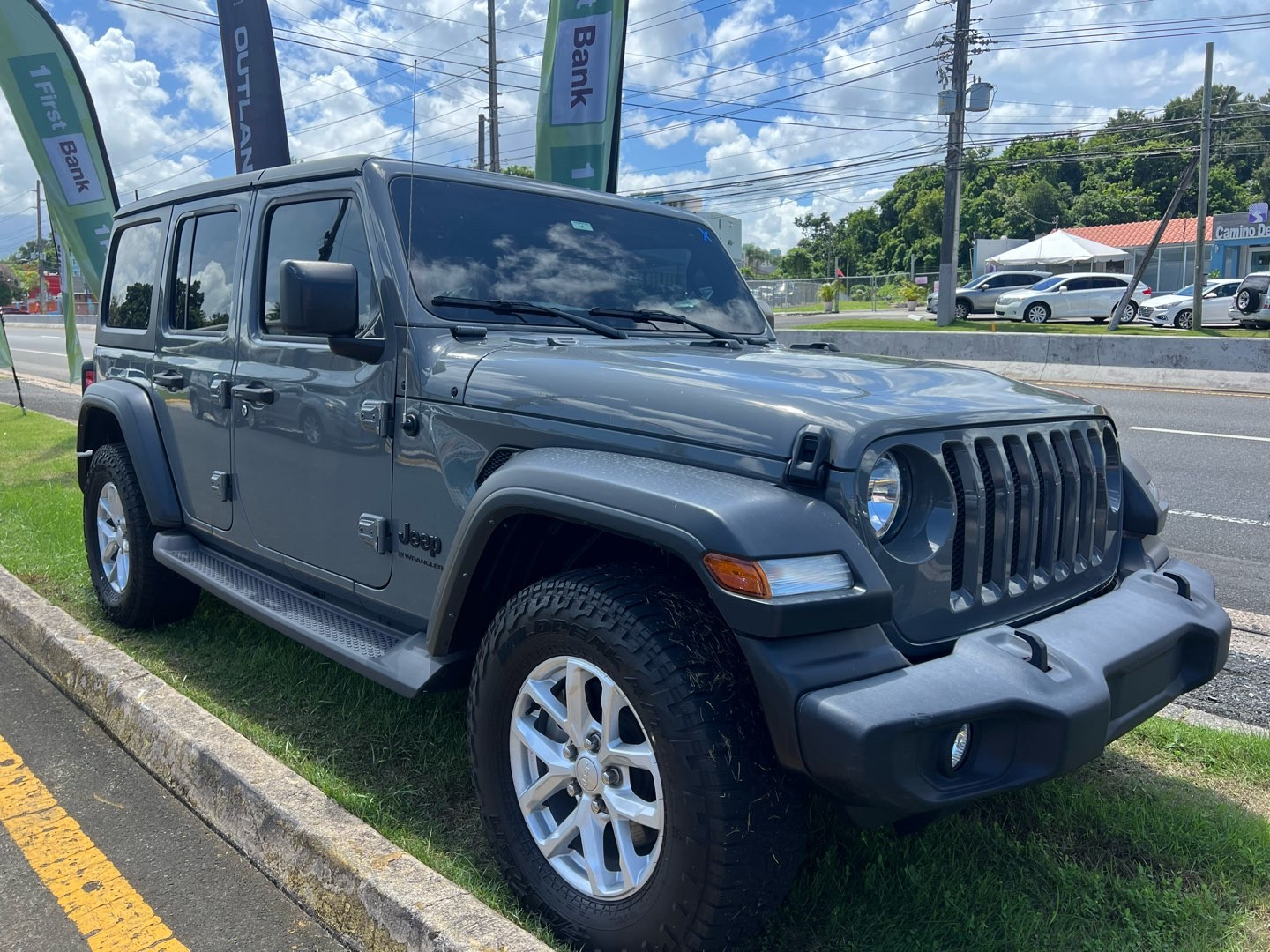 2023 Jeep Wrangler Sport S's photo