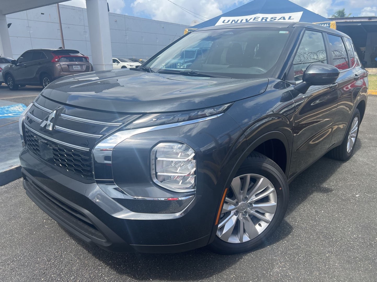 2025 Mitsubishi Outlander ES