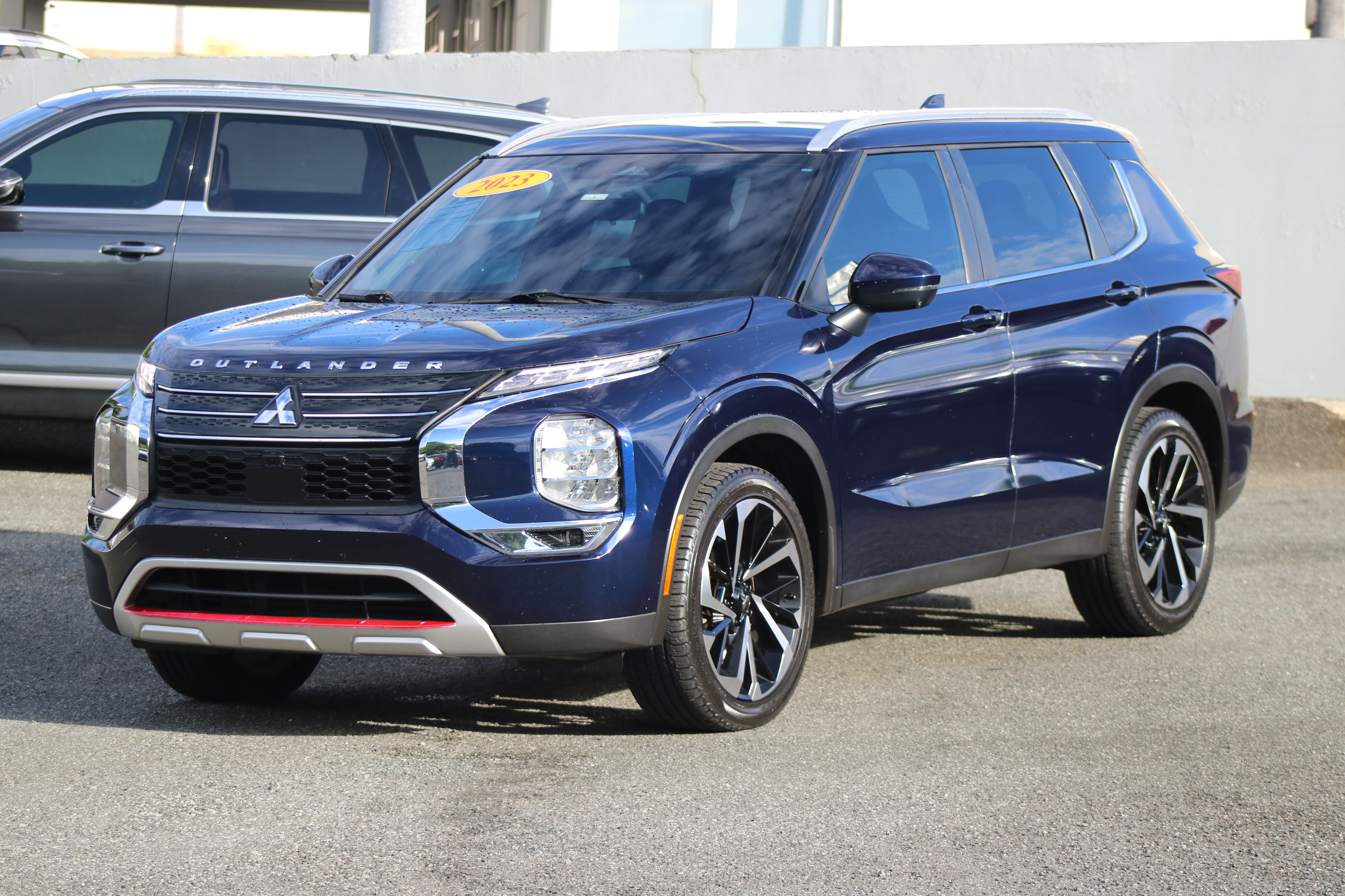 2023 Mitsubishi Outlander SE