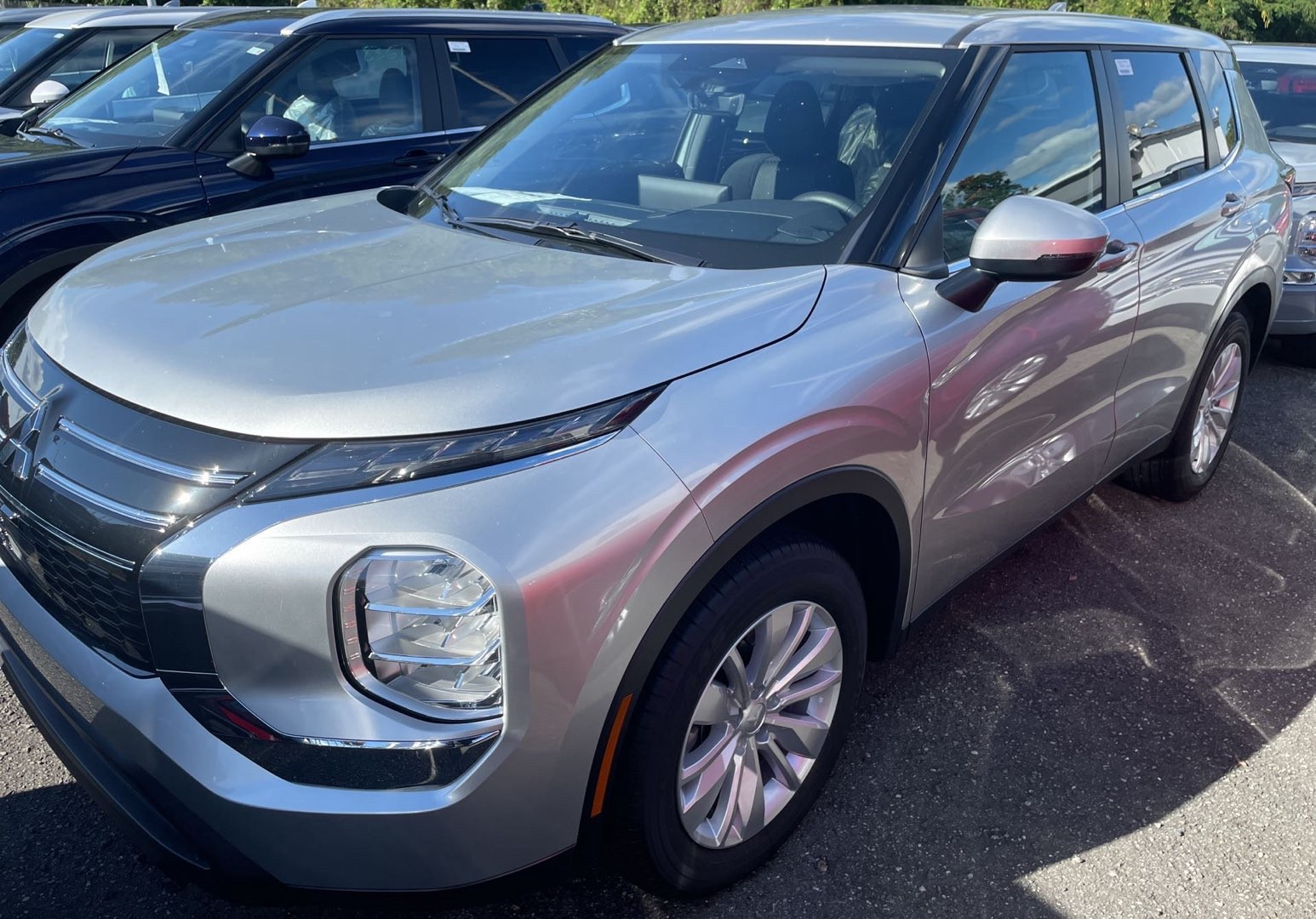 2026 Mitsubishi Outlander ES FWD's photo