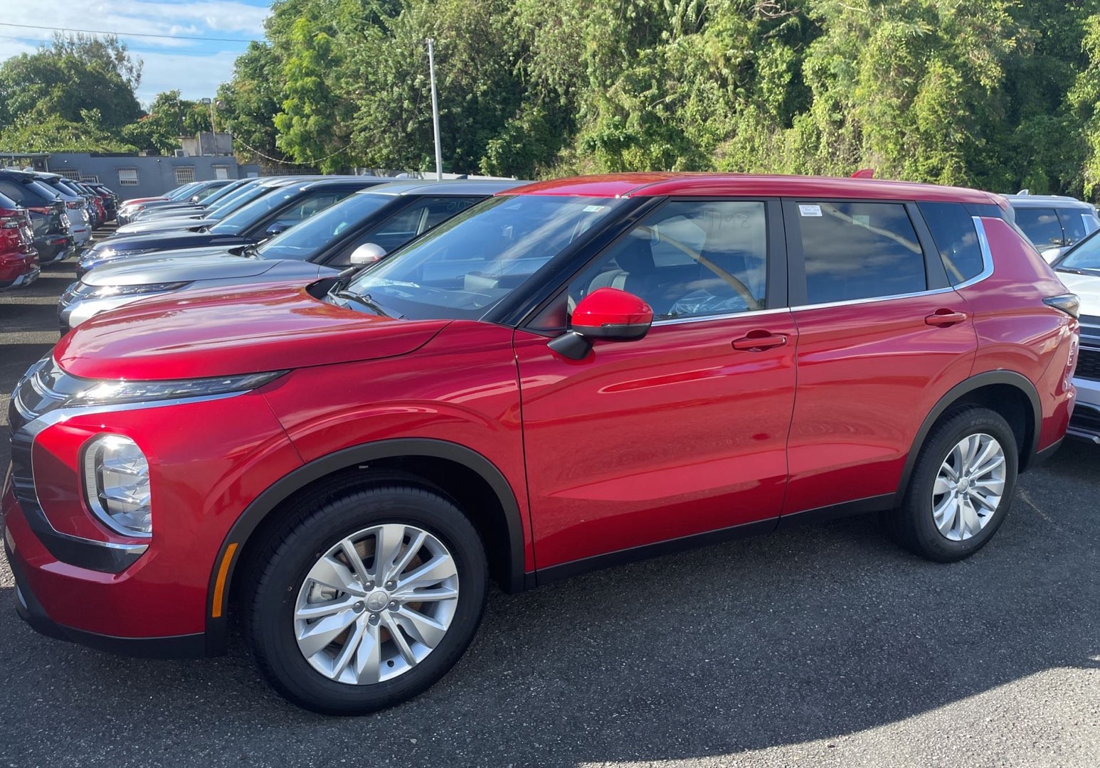 2026 Mitsubishi Outlander ES FWD's photo