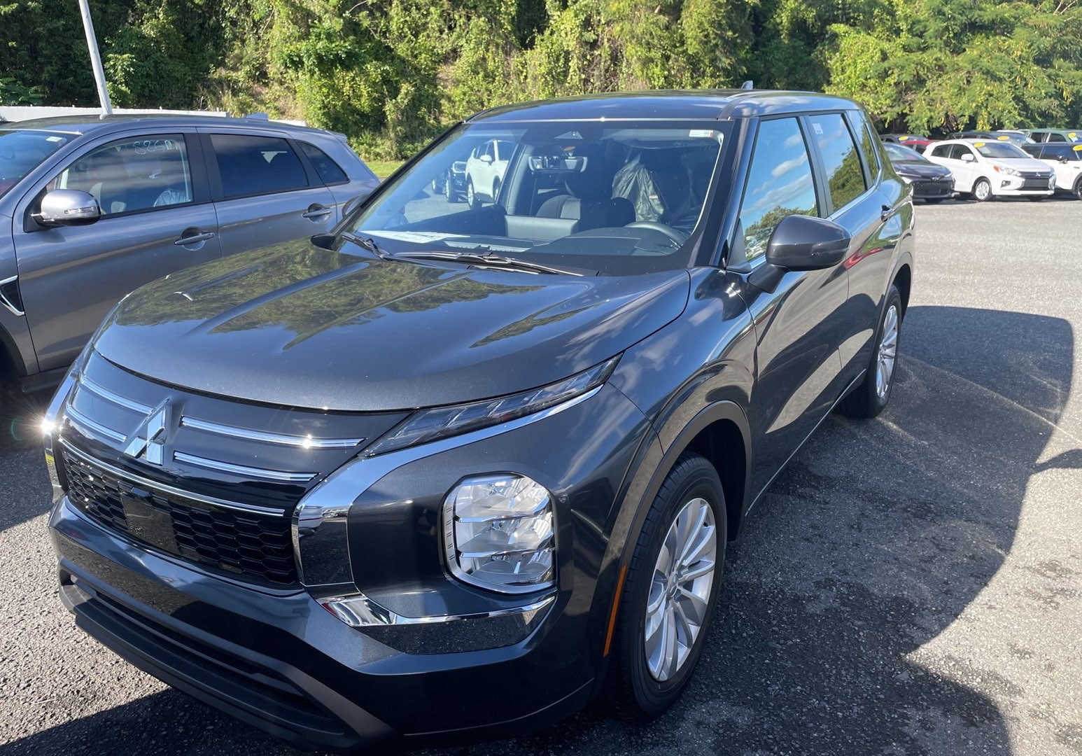 2026 Mitsubishi Outlander ES FWD's photo
