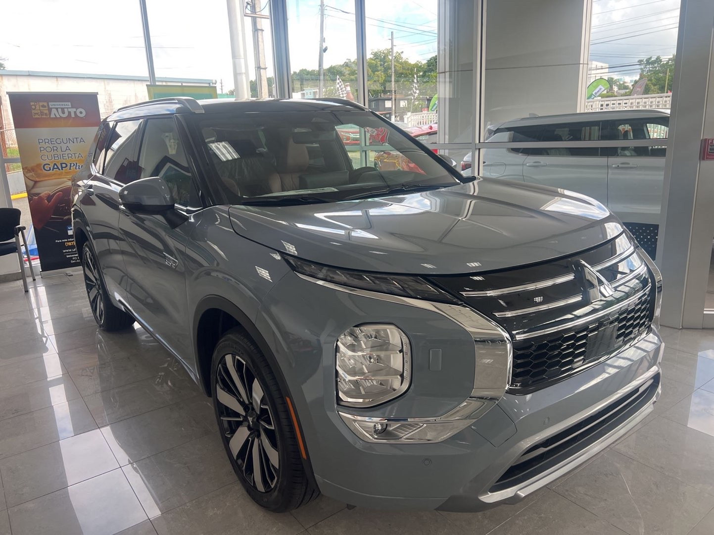 2026 Mitsubishi Outlander Plug-in Hybrid's photo