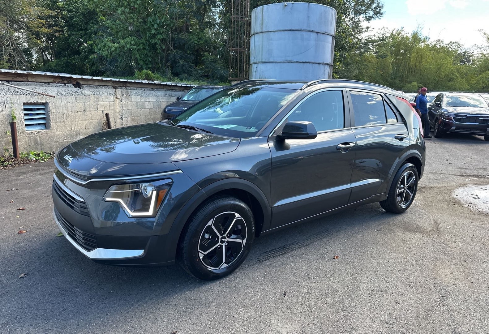2025 Kia Niro LX HEV's photo