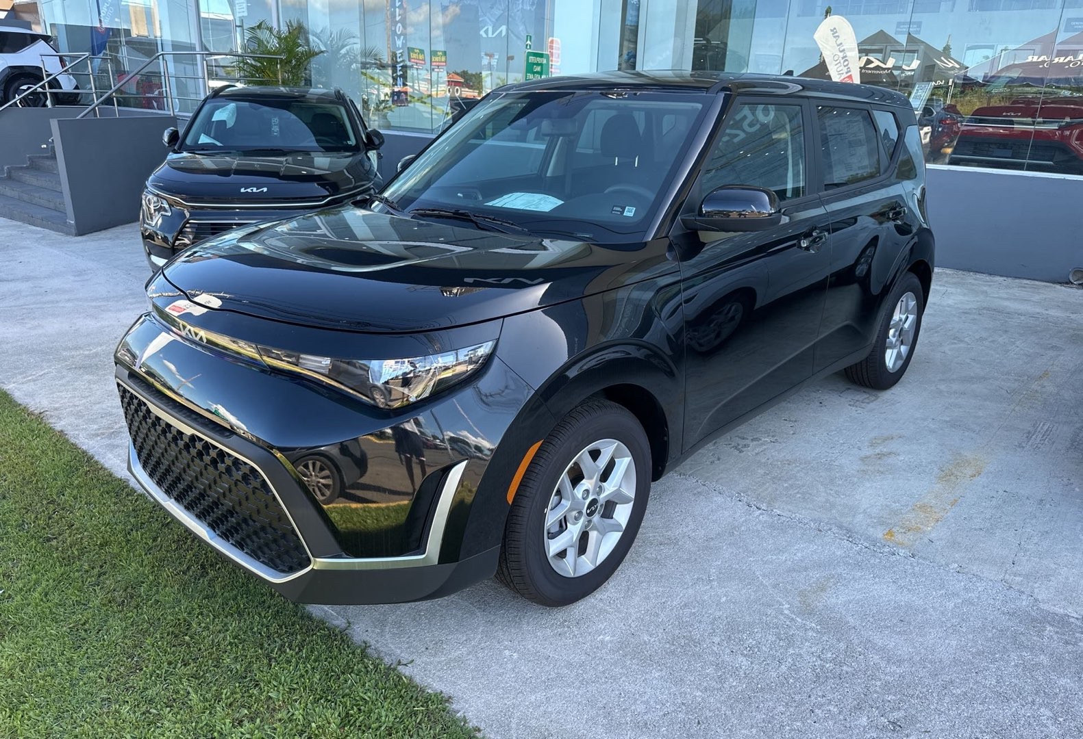 2025 Kia Soul 2.0L S IVT's photo