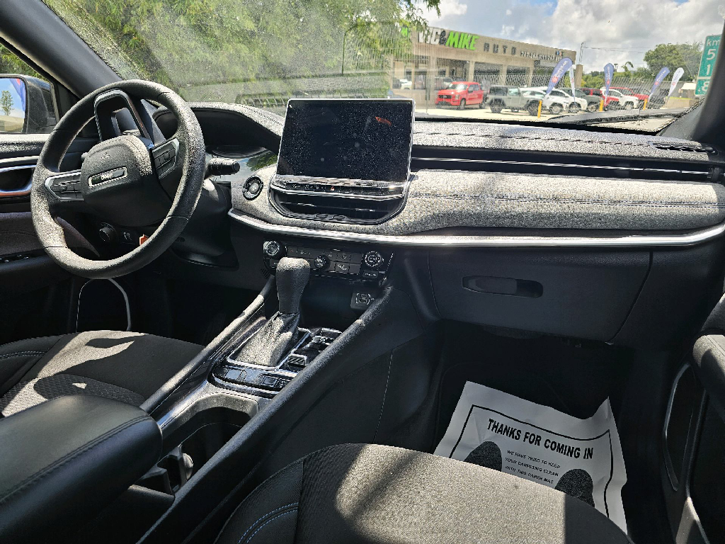 https://assets.dealerappcenter.com/dealergroups/22/vehicles/308595/DdPqt9.png