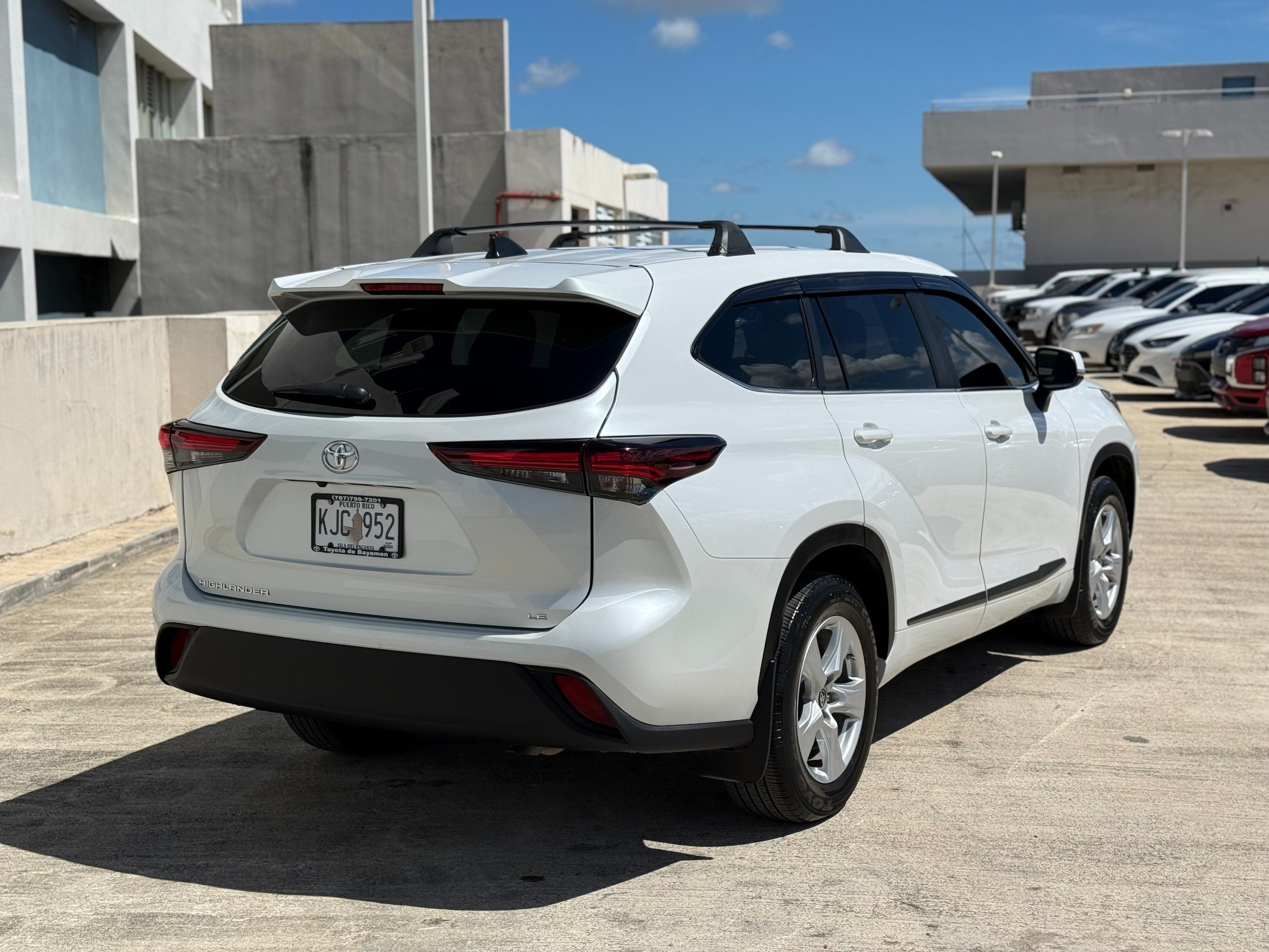 https://assets.dealerappcenter.com/dealergroups/229/vehicles/334078/Lv5FNB.jpeg