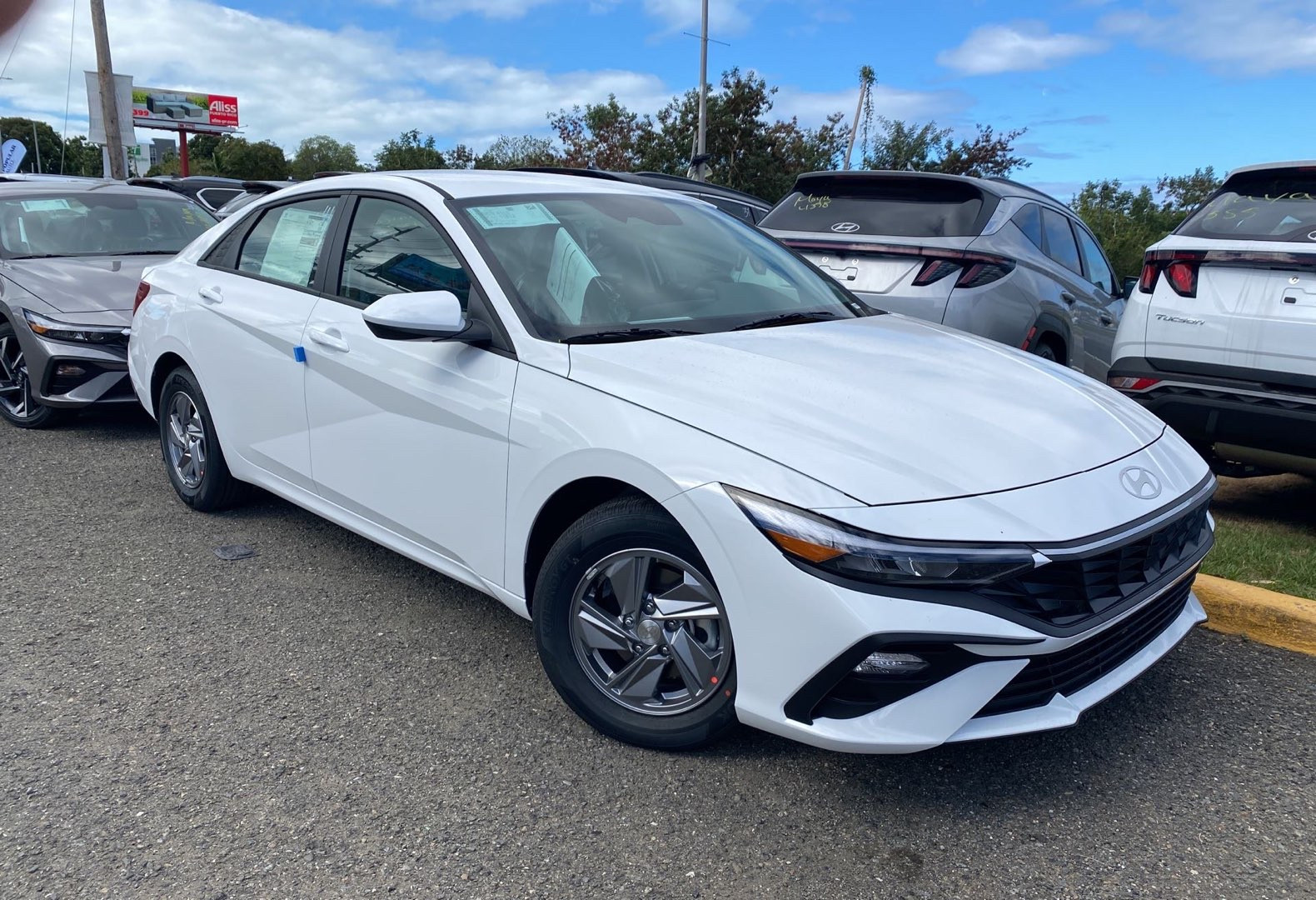 2024 Hyundai Elantra SE's photo