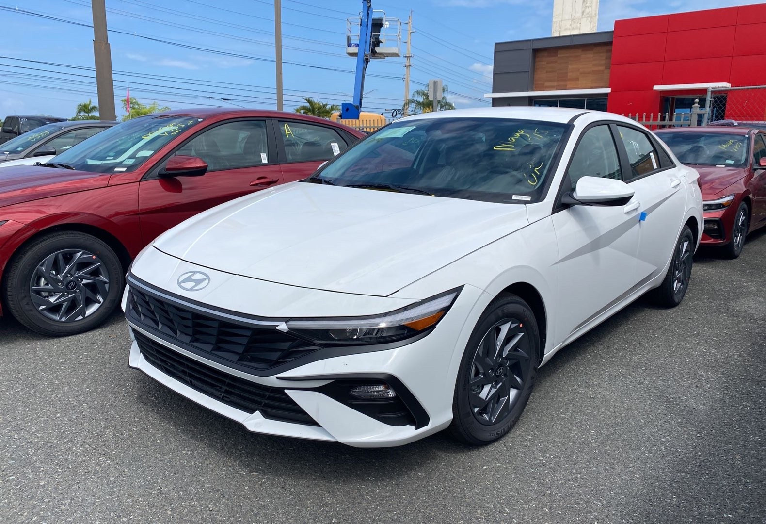 2024 Hyundai Elantra SEL's photo