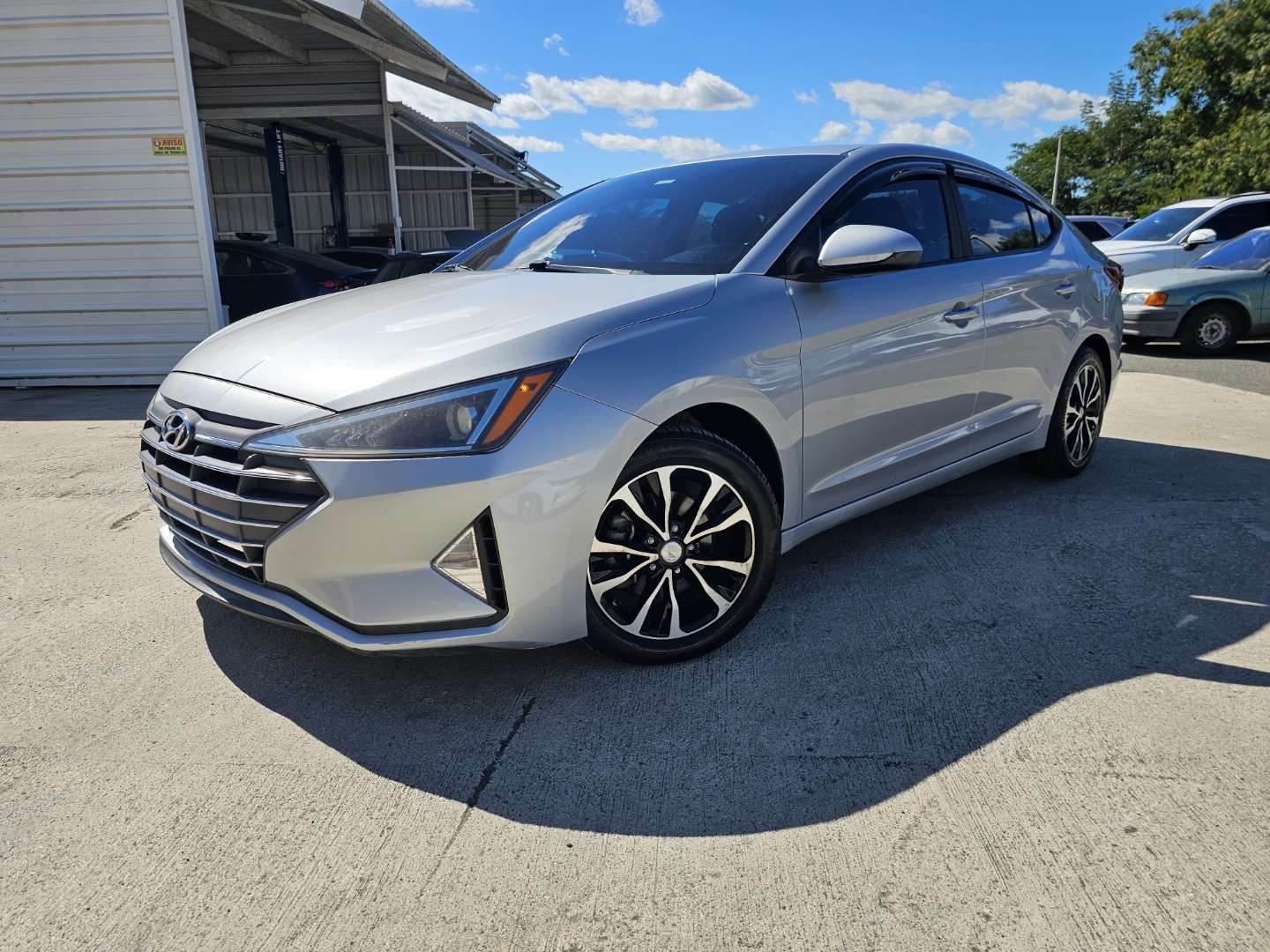 2020 Hyundai Elantra SE's photo