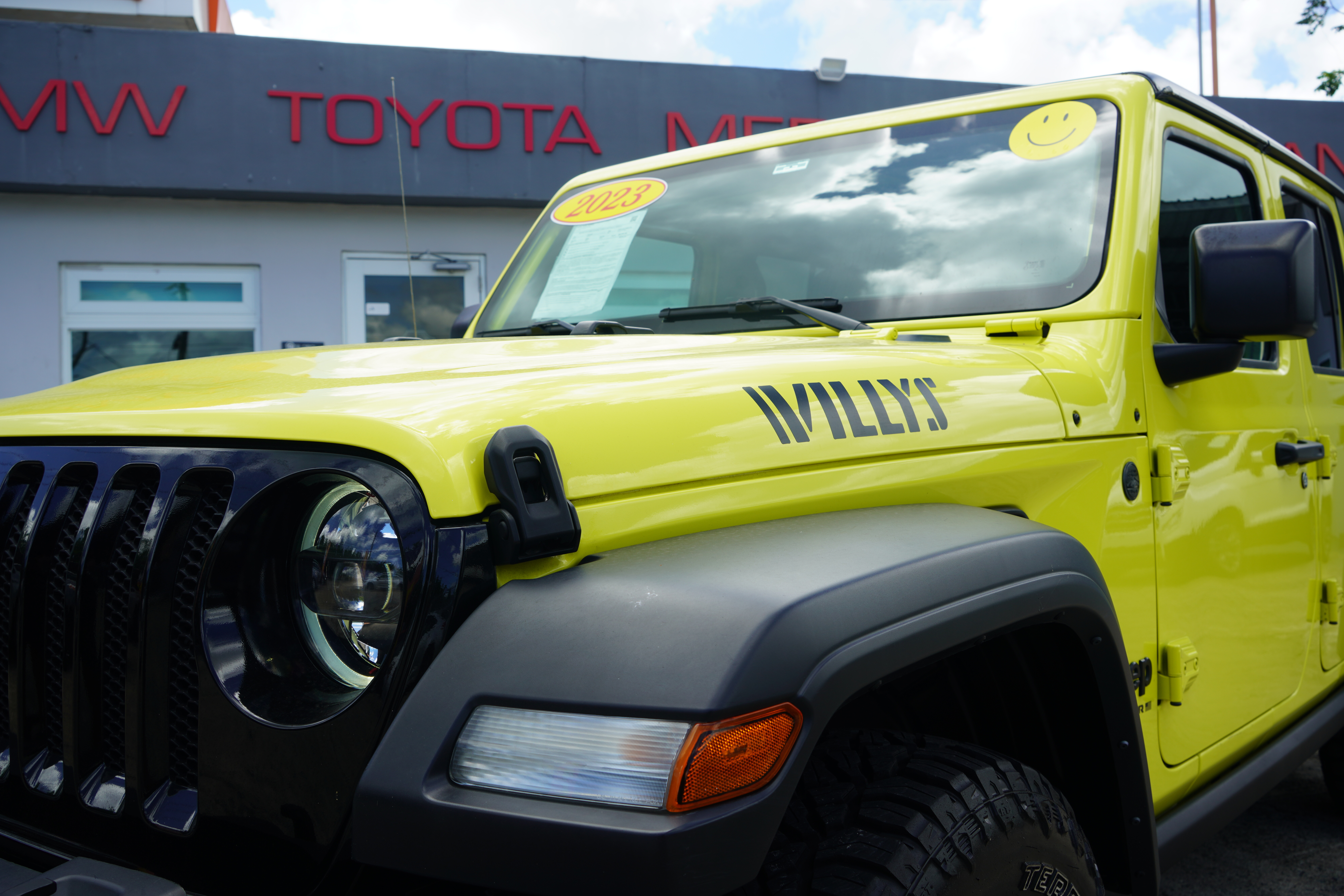 https://assets.dealerappcenter.com/dealergroups/297/vehicles/288103/DCZwjf.JPG