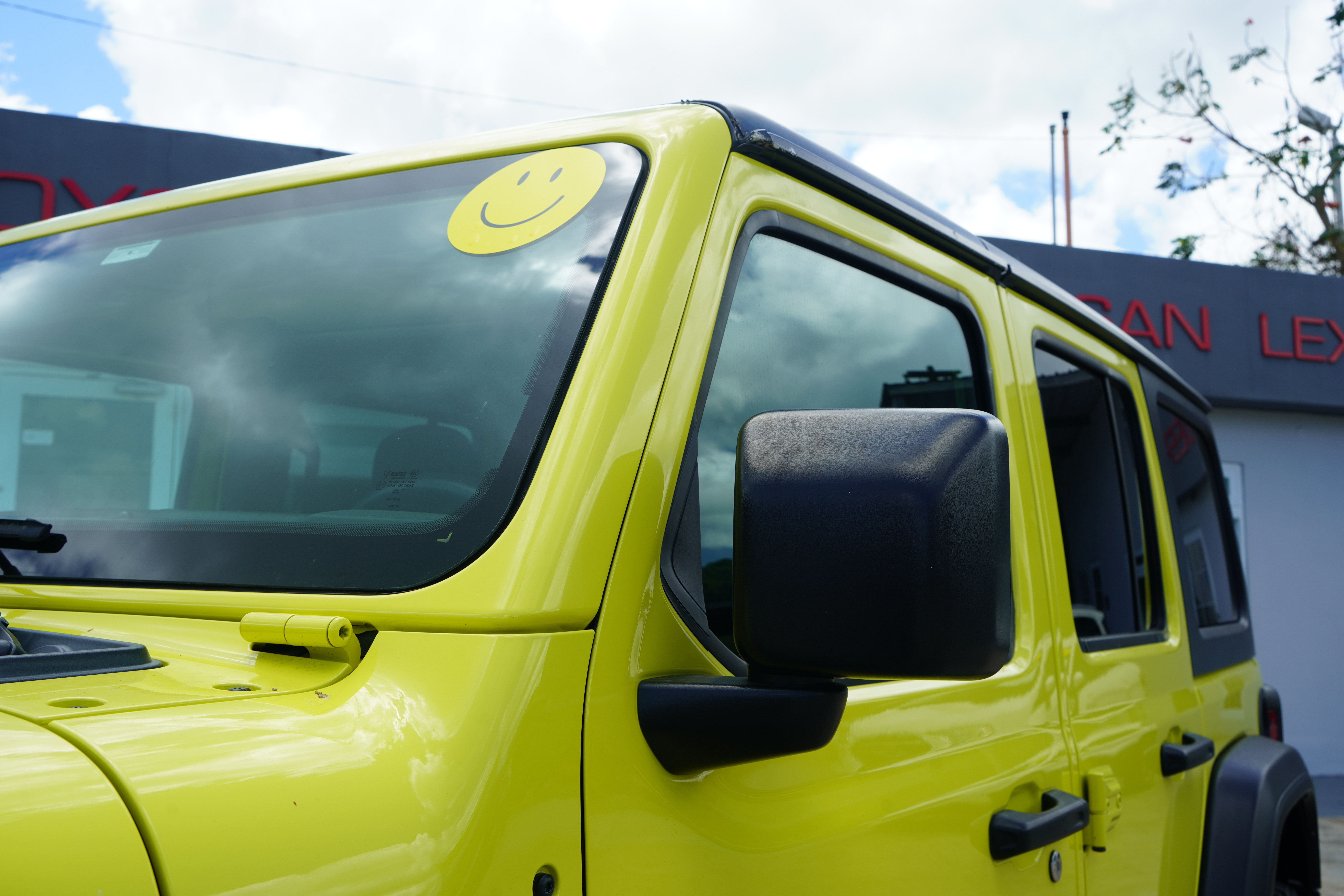 https://assets.dealerappcenter.com/dealergroups/297/vehicles/288103/SjRgwR.JPG