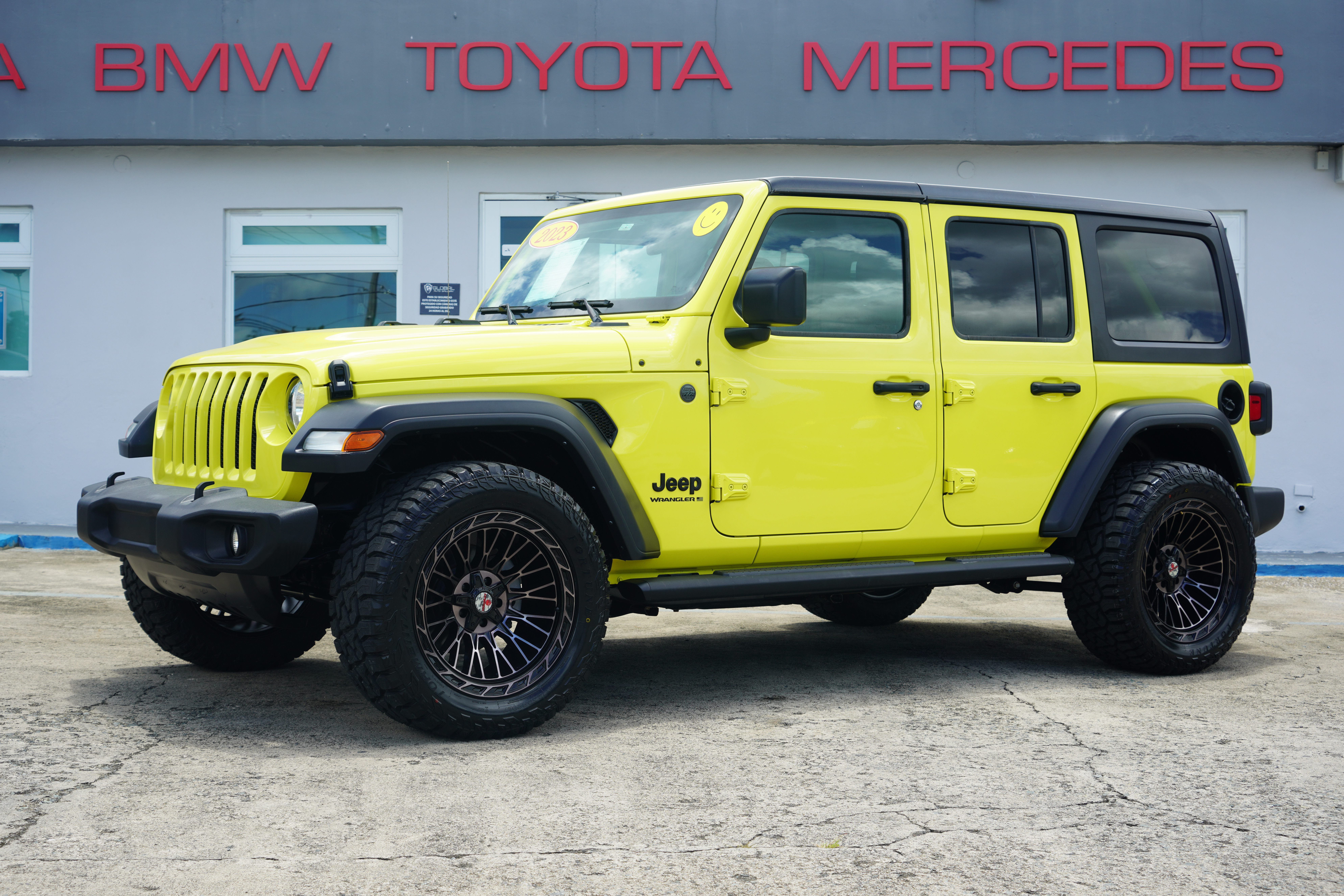 https://assets.dealerappcenter.com/dealergroups/297/vehicles/292366/mjVAsB.JPG