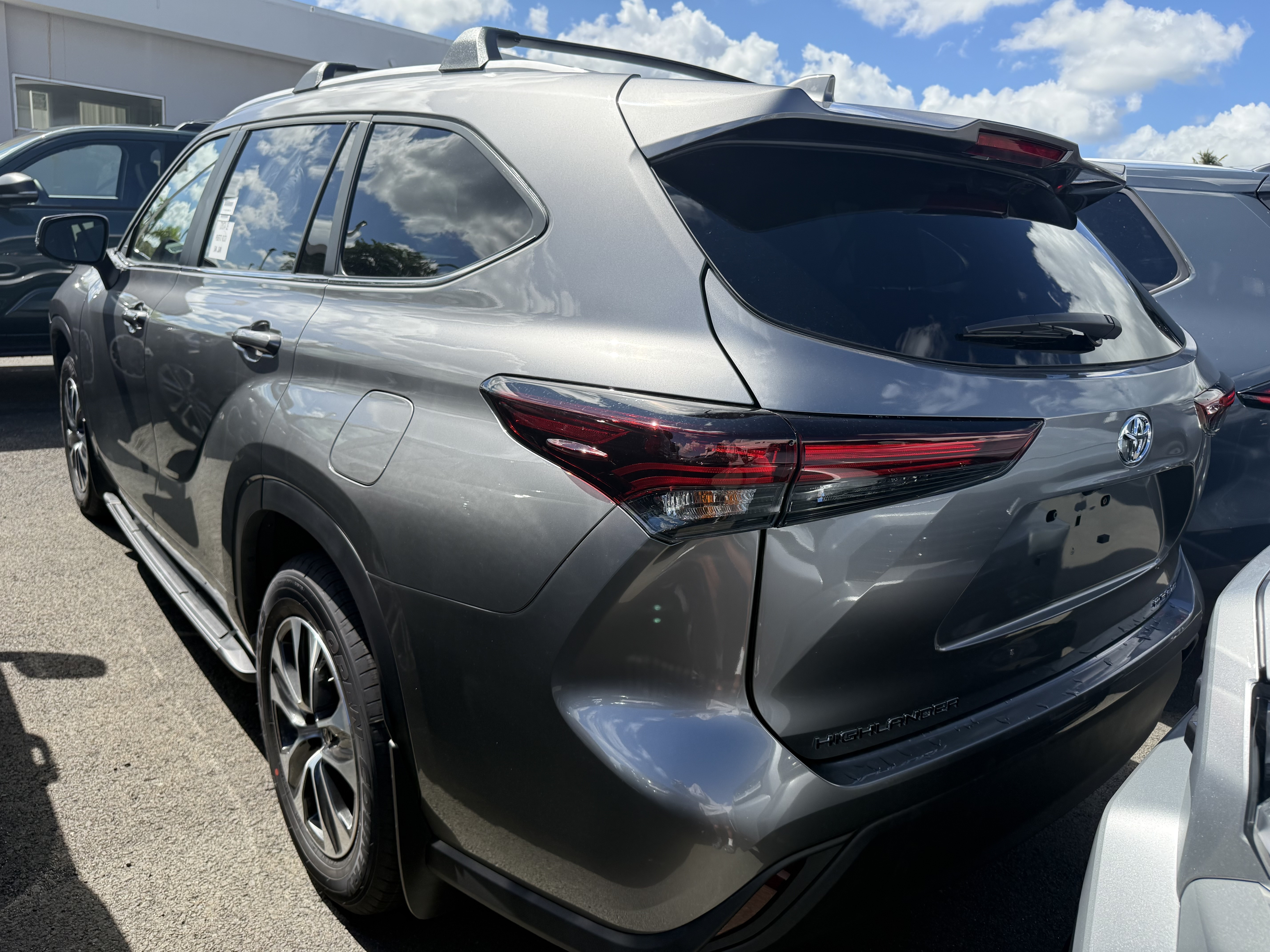 https://assets.dealerappcenter.com/dealergroups/334/vehicles/314432/xRHRDq.jpg
