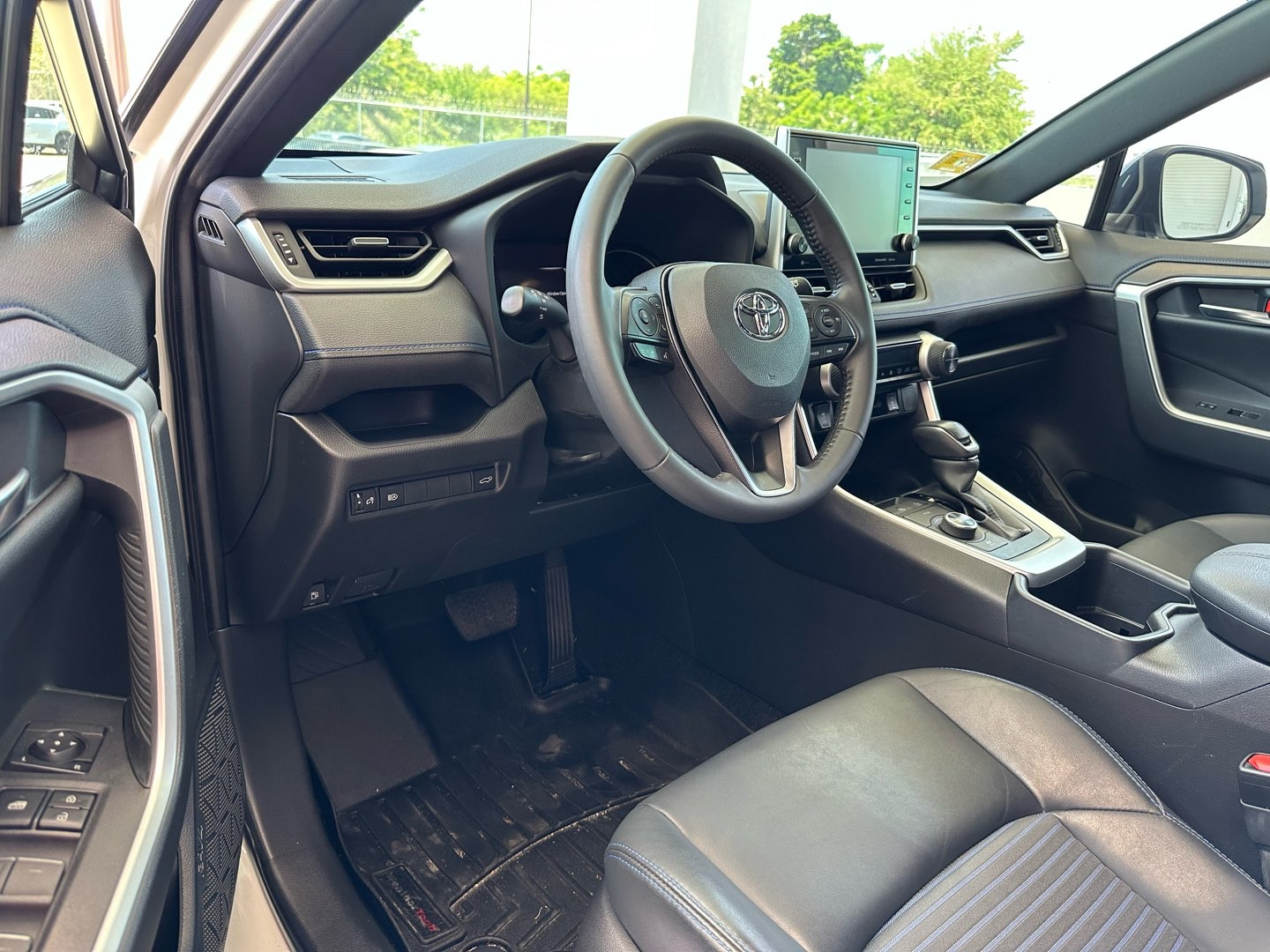 https://assets.dealerappcenter.com/dealergroups/336/vehicles/251911/zoY7OQ.jpg