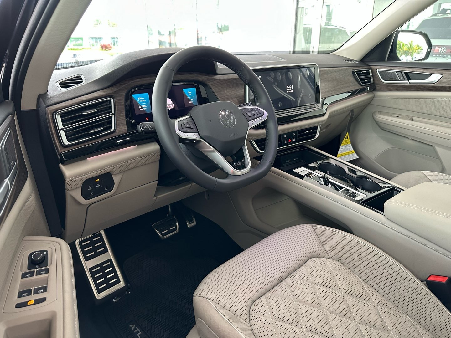 https://assets.dealerappcenter.com/dealergroups/336/vehicles/271527/ZCq2cX.jpg