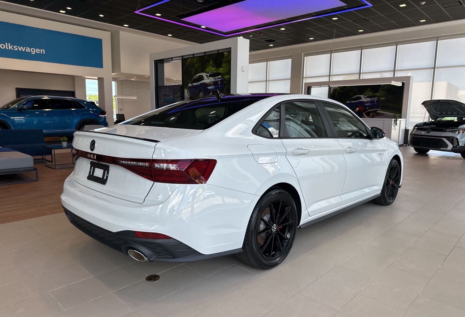 https://assets.dealerappcenter.com/dealergroups/336/vehicles/276048/S32BRn.jpg