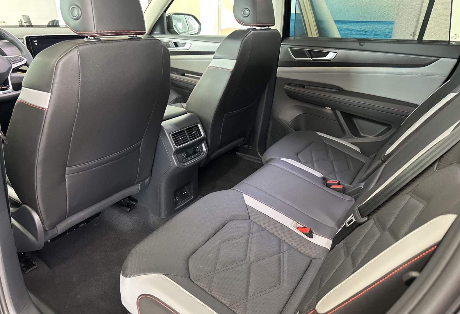 https://assets.dealerappcenter.com/dealergroups/336/vehicles/276164/F86XAn.jpg