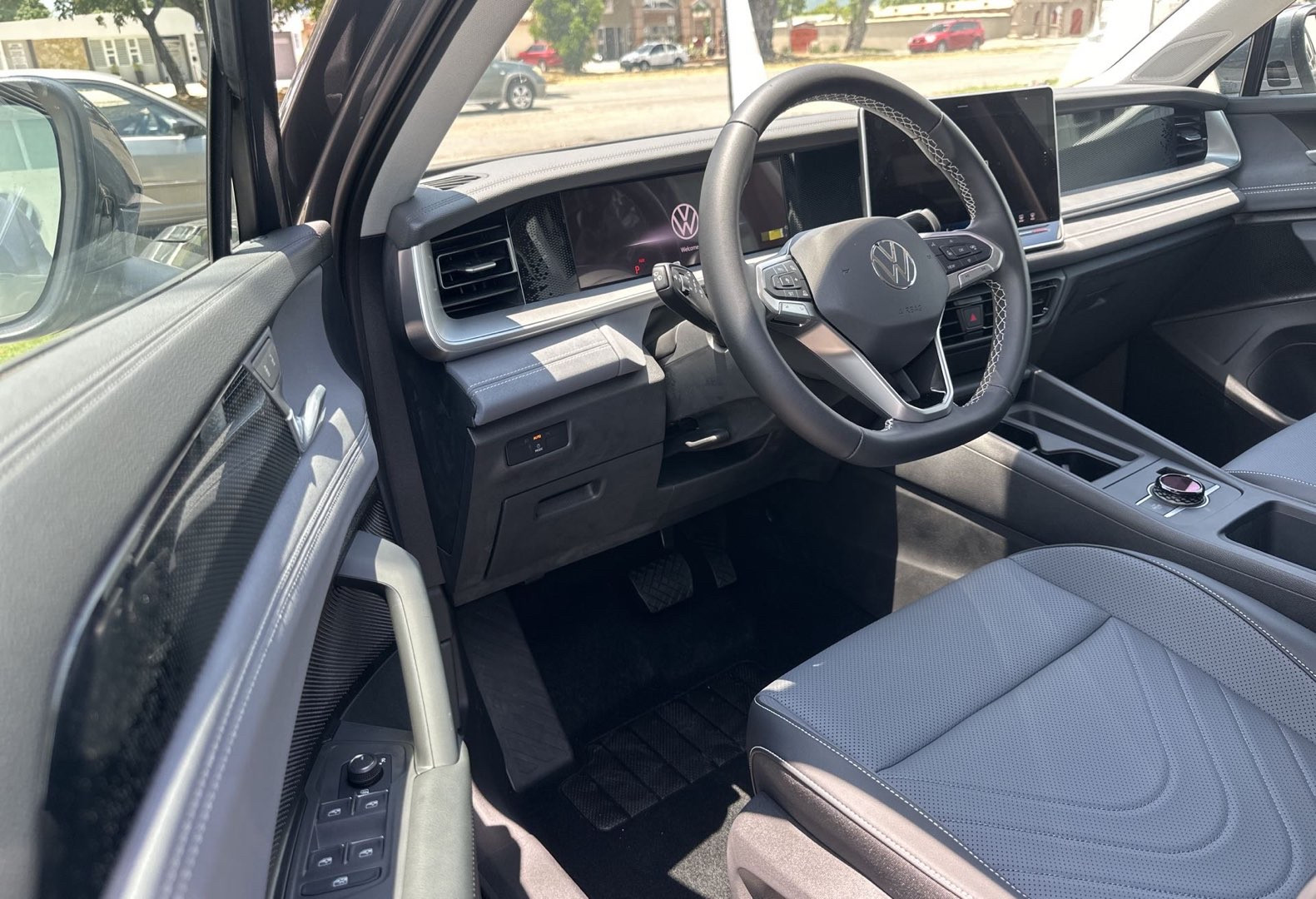 https://assets.dealerappcenter.com/dealergroups/336/vehicles/317258/ezY440.jpg