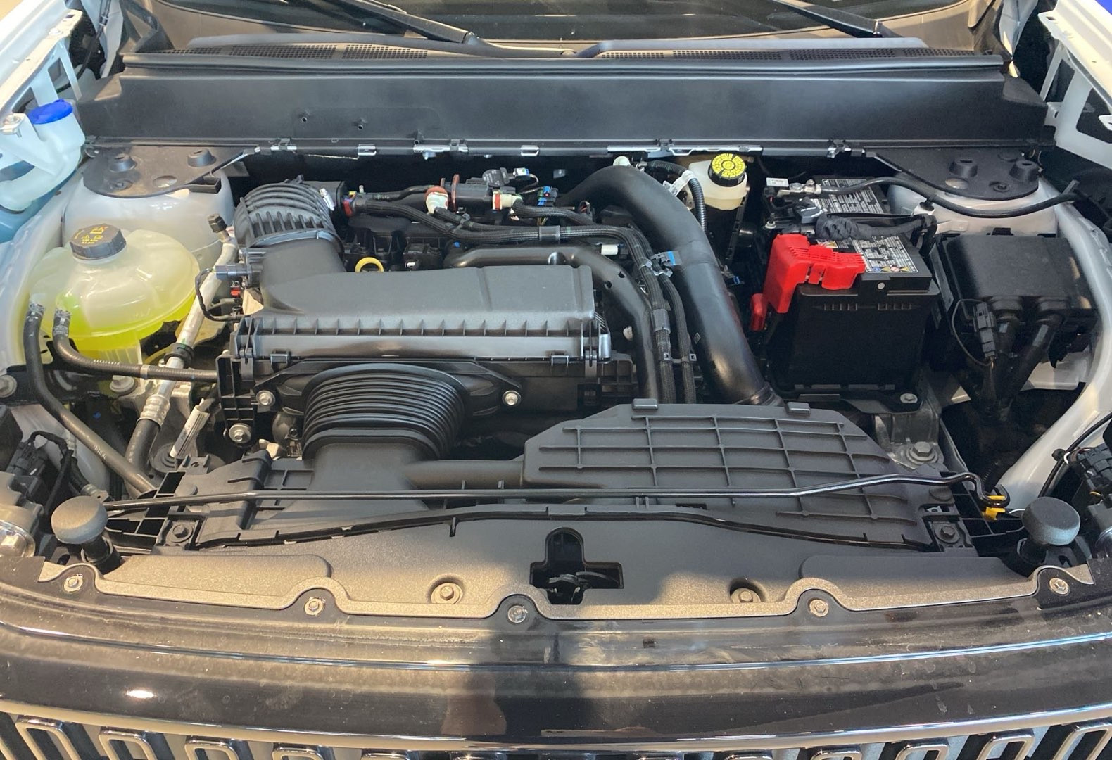 https://assets.dealerappcenter.com/dealergroups/336/vehicles/325043/tItSR5.jpg