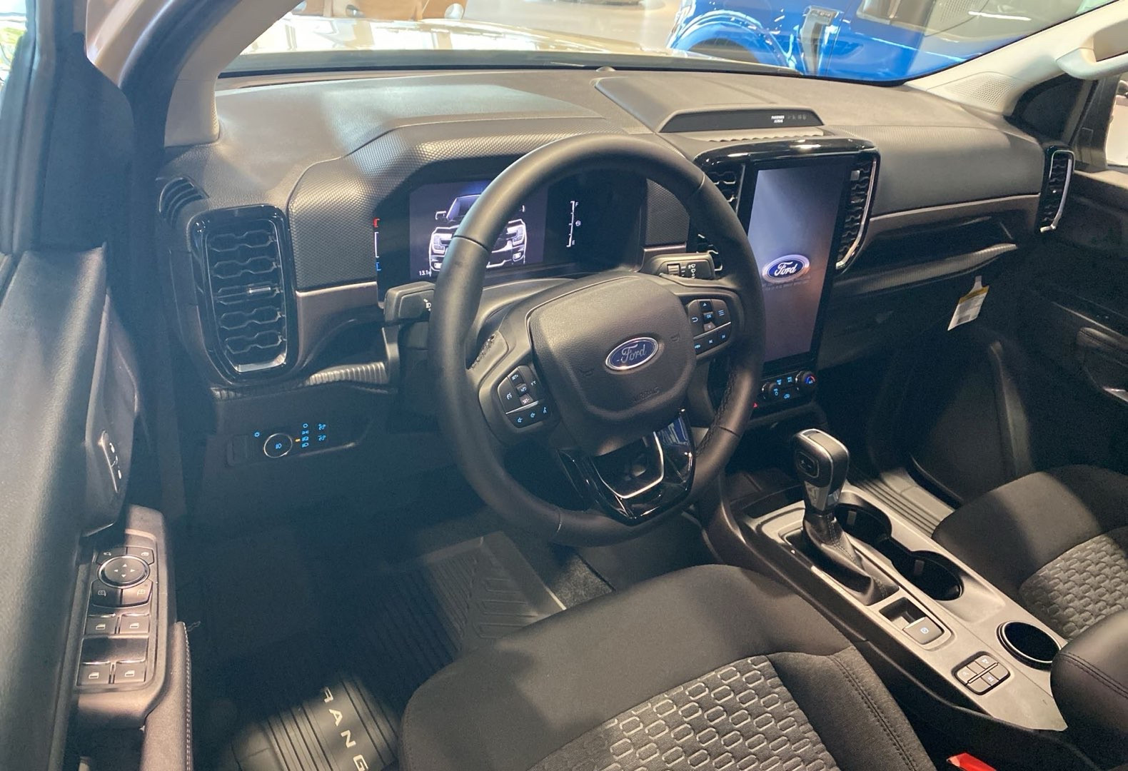 https://assets.dealerappcenter.com/dealergroups/336/vehicles/325046/MwAH2P.jpg