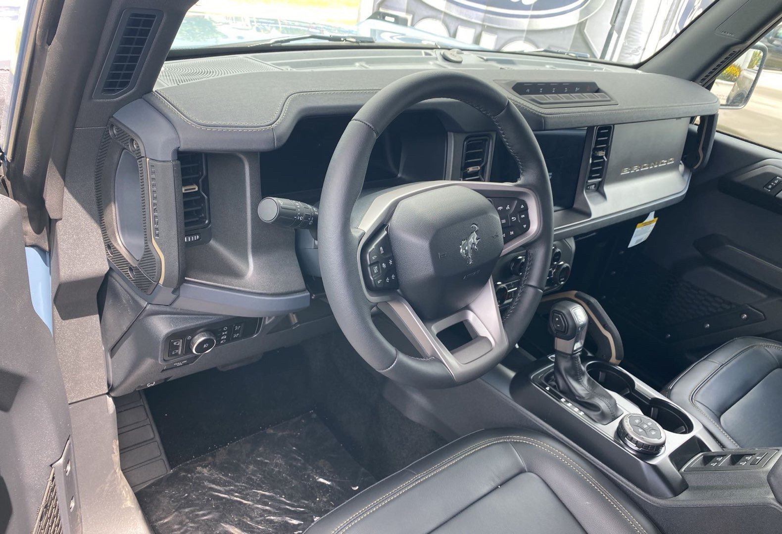 https://assets.dealerappcenter.com/dealergroups/336/vehicles/335265/LSR8Lj.jpg