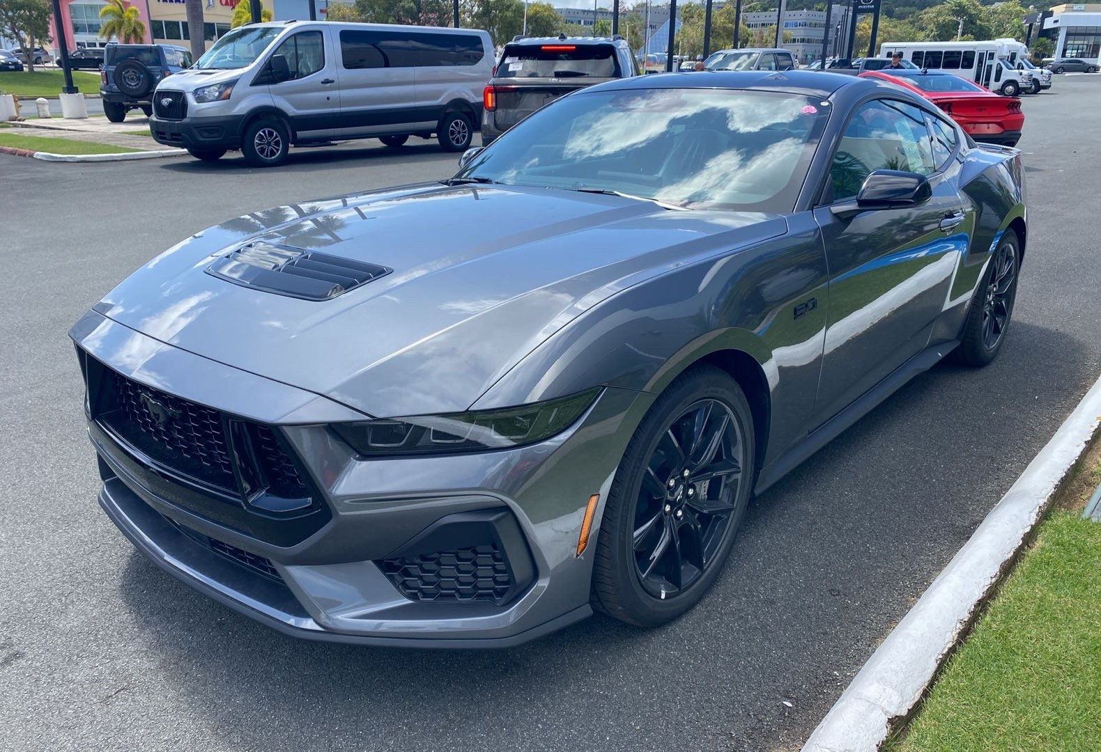 https://assets.dealerappcenter.com/dealergroups/336/vehicles/337555/DxDCqd.jpg