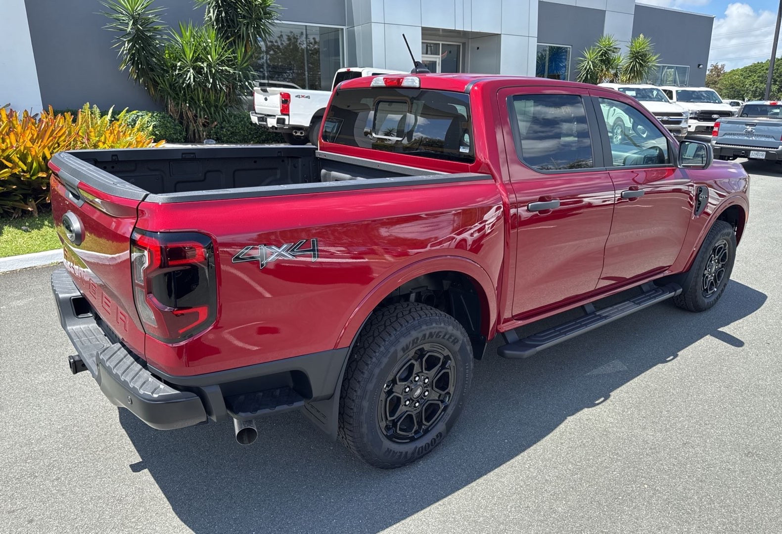 https://assets.dealerappcenter.com/dealergroups/336/vehicles/337563/aaTIxz.jpg