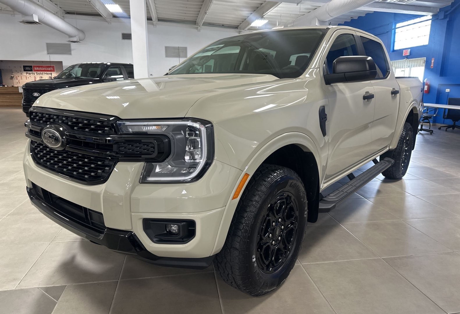 https://assets.dealerappcenter.com/dealergroups/336/vehicles/341315/v00nLA.jpg