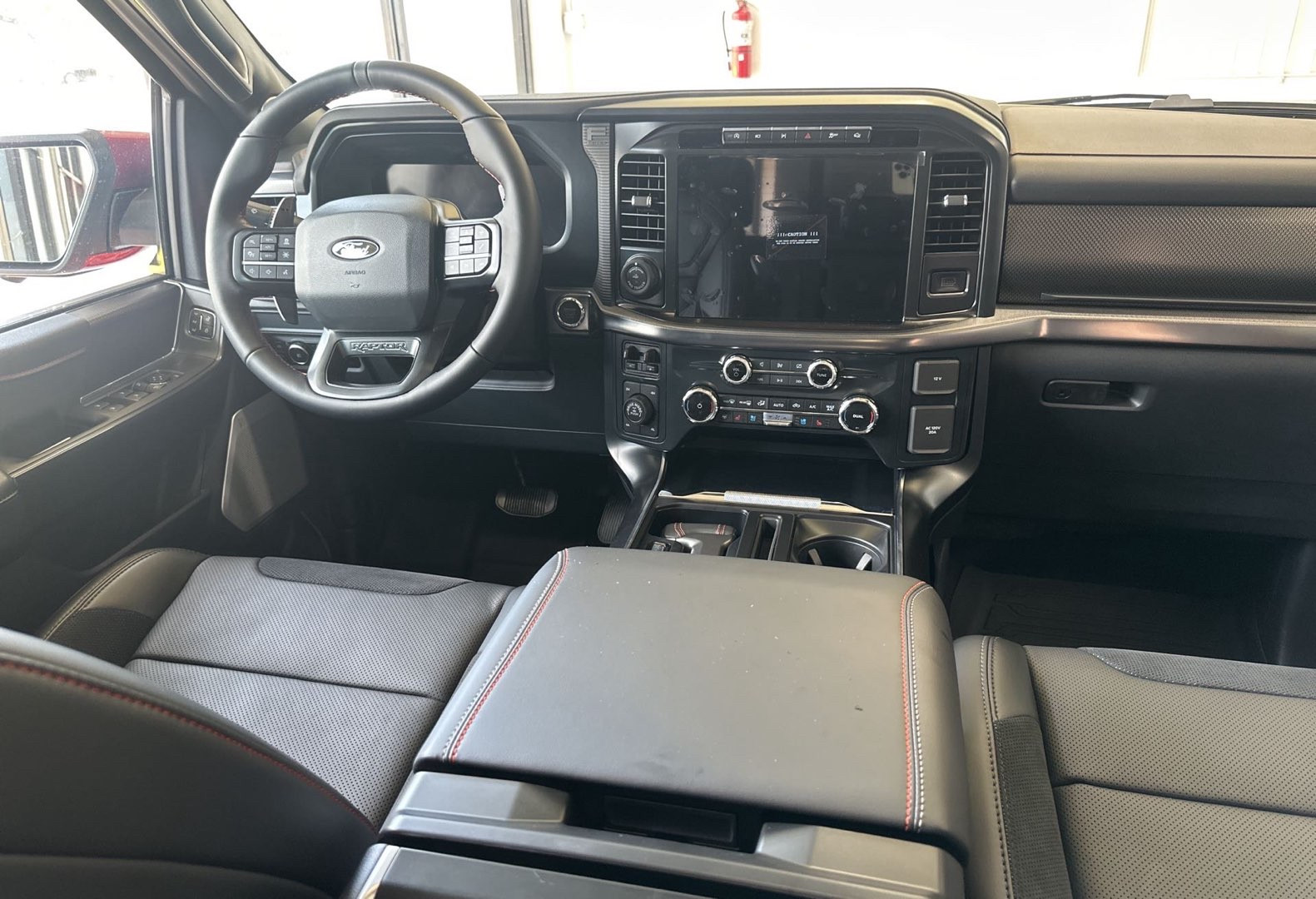https://assets.dealerappcenter.com/dealergroups/336/vehicles/341323/v6Vpjz.jpg
