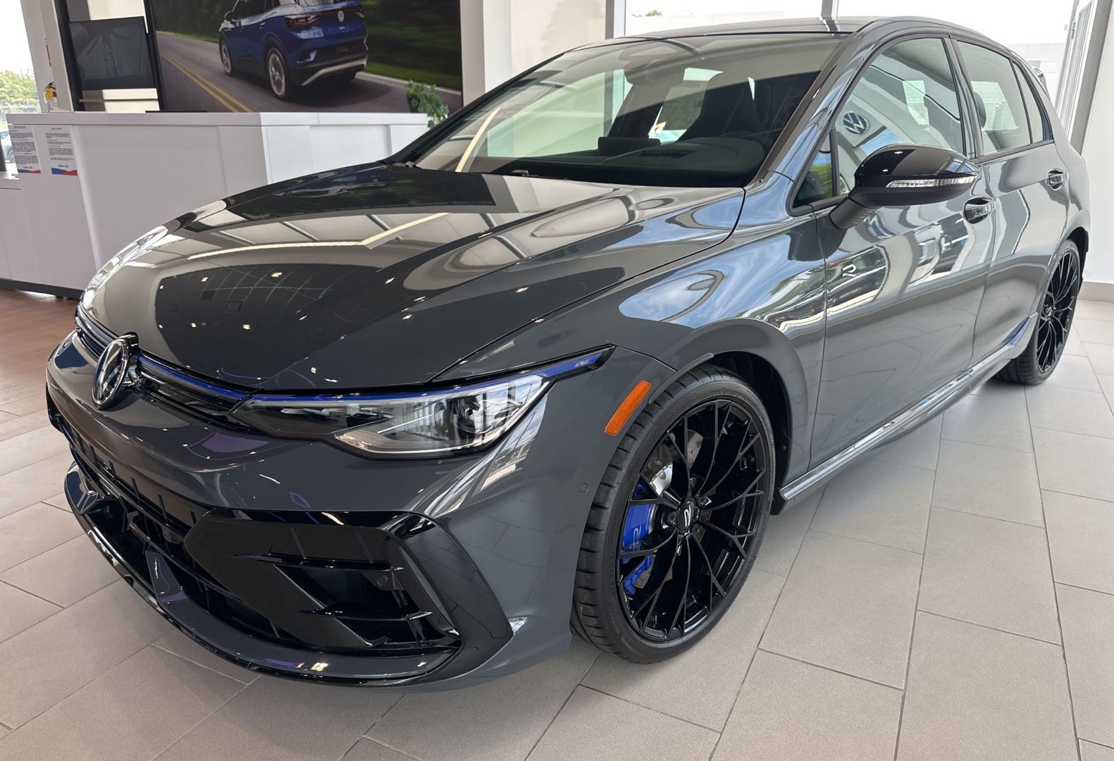 https://assets.dealerappcenter.com/dealergroups/336/vehicles/341326/arRCUk.jpg