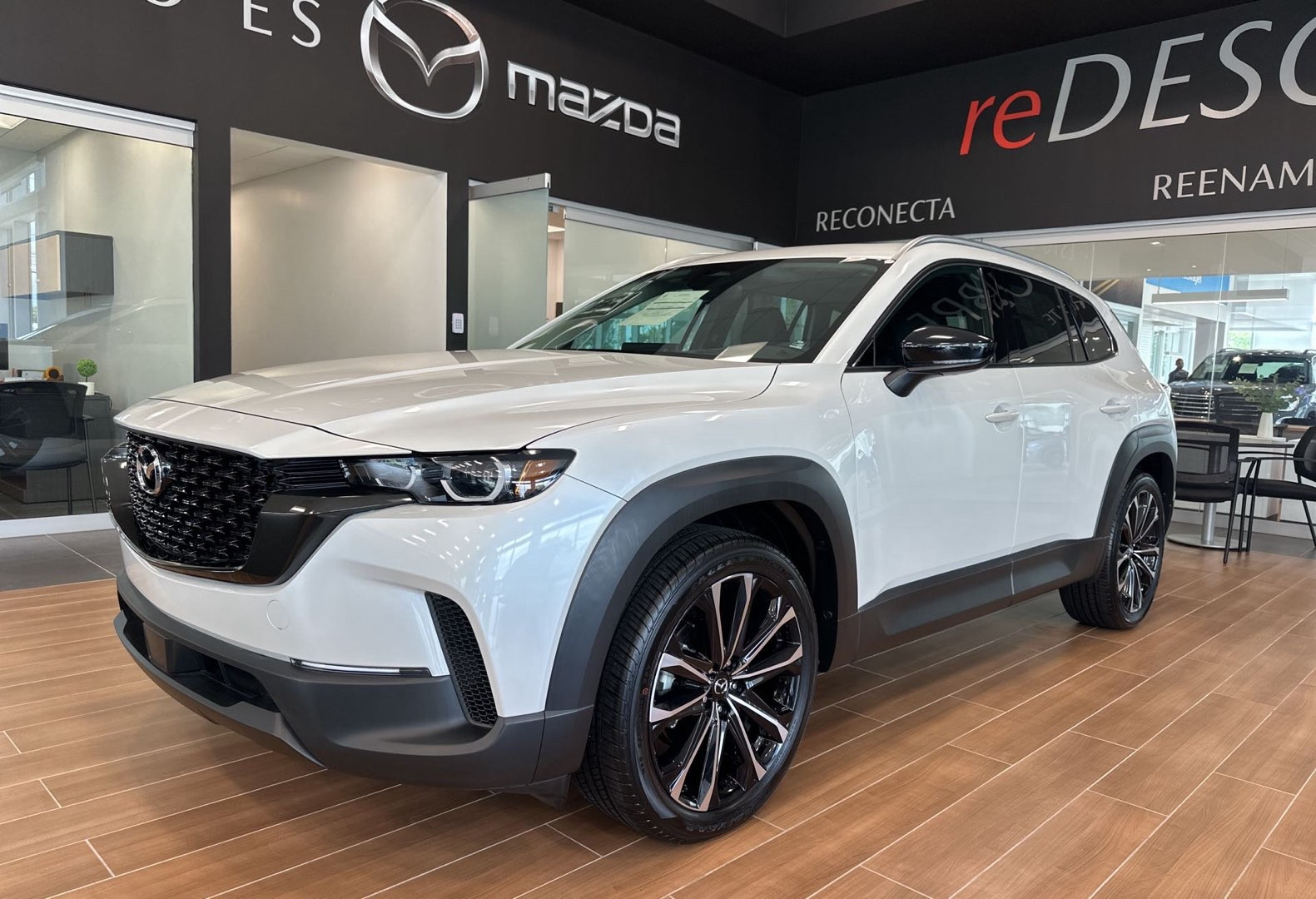 https://assets.dealerappcenter.com/dealergroups/336/vehicles/344161/KuAGSb.jpg