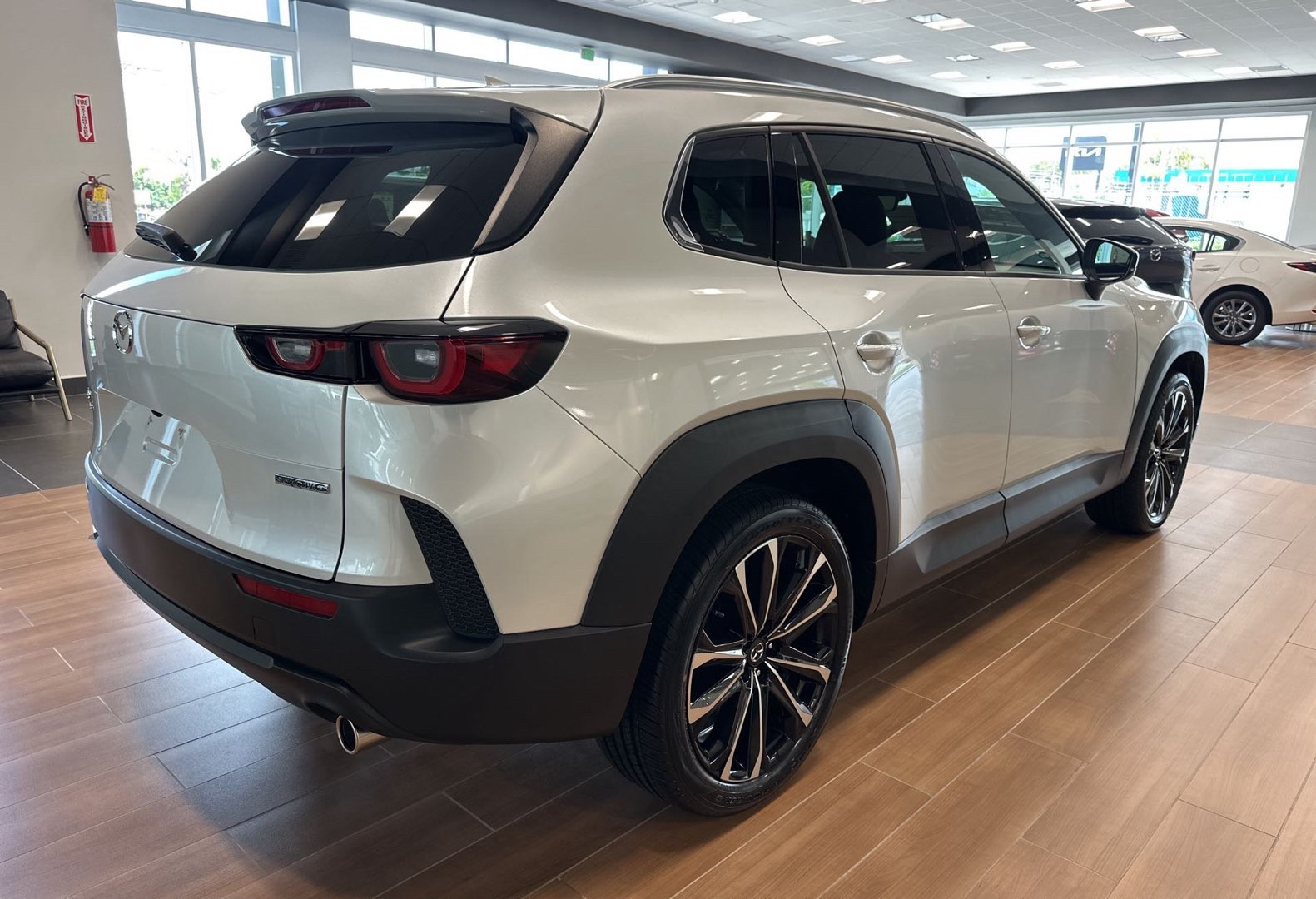 https://assets.dealerappcenter.com/dealergroups/336/vehicles/344161/kDBBwk.jpg