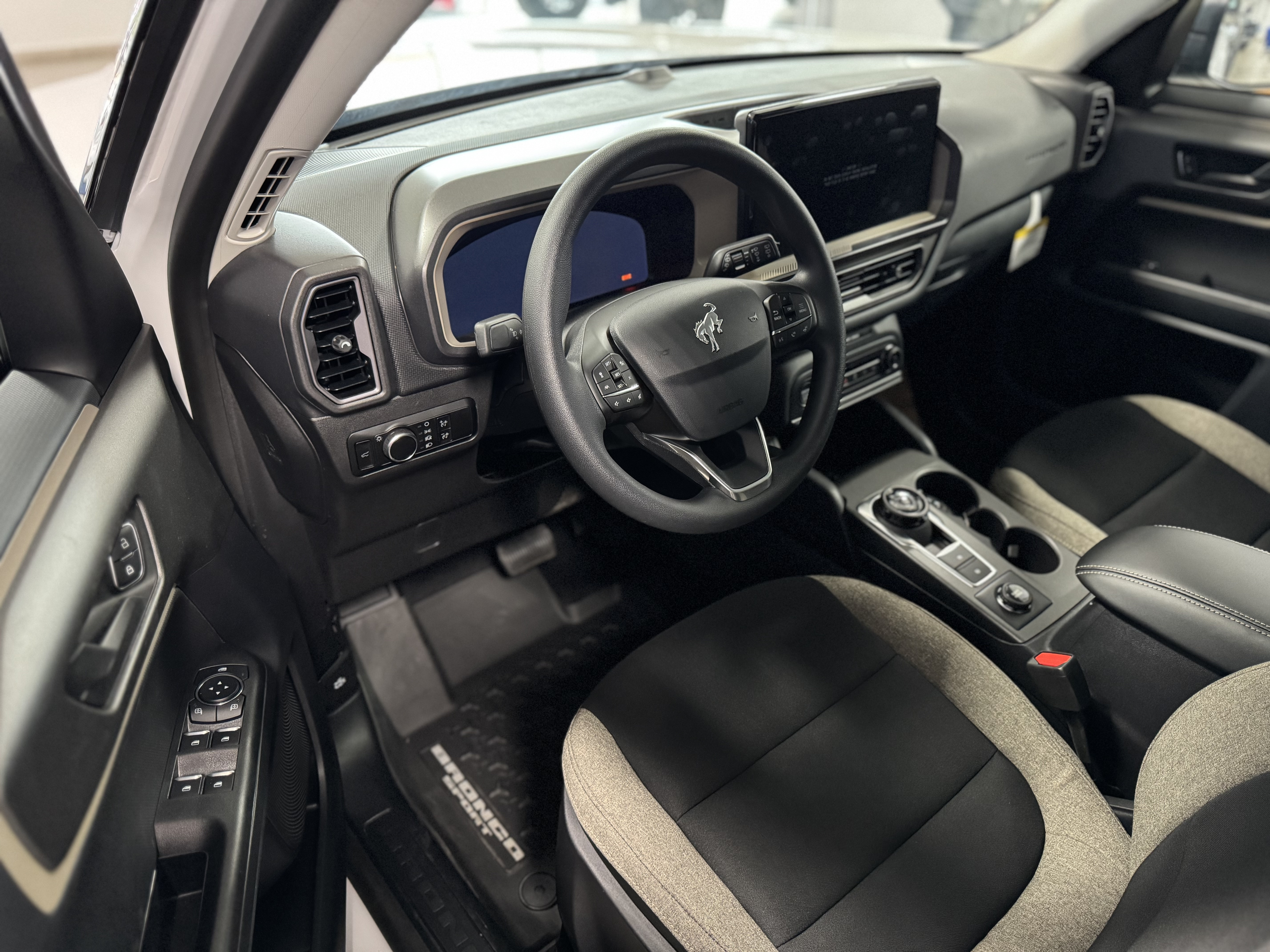 https://assets.dealerappcenter.com/dealergroups/336/vehicles/348694/0G2Ewg.jpg