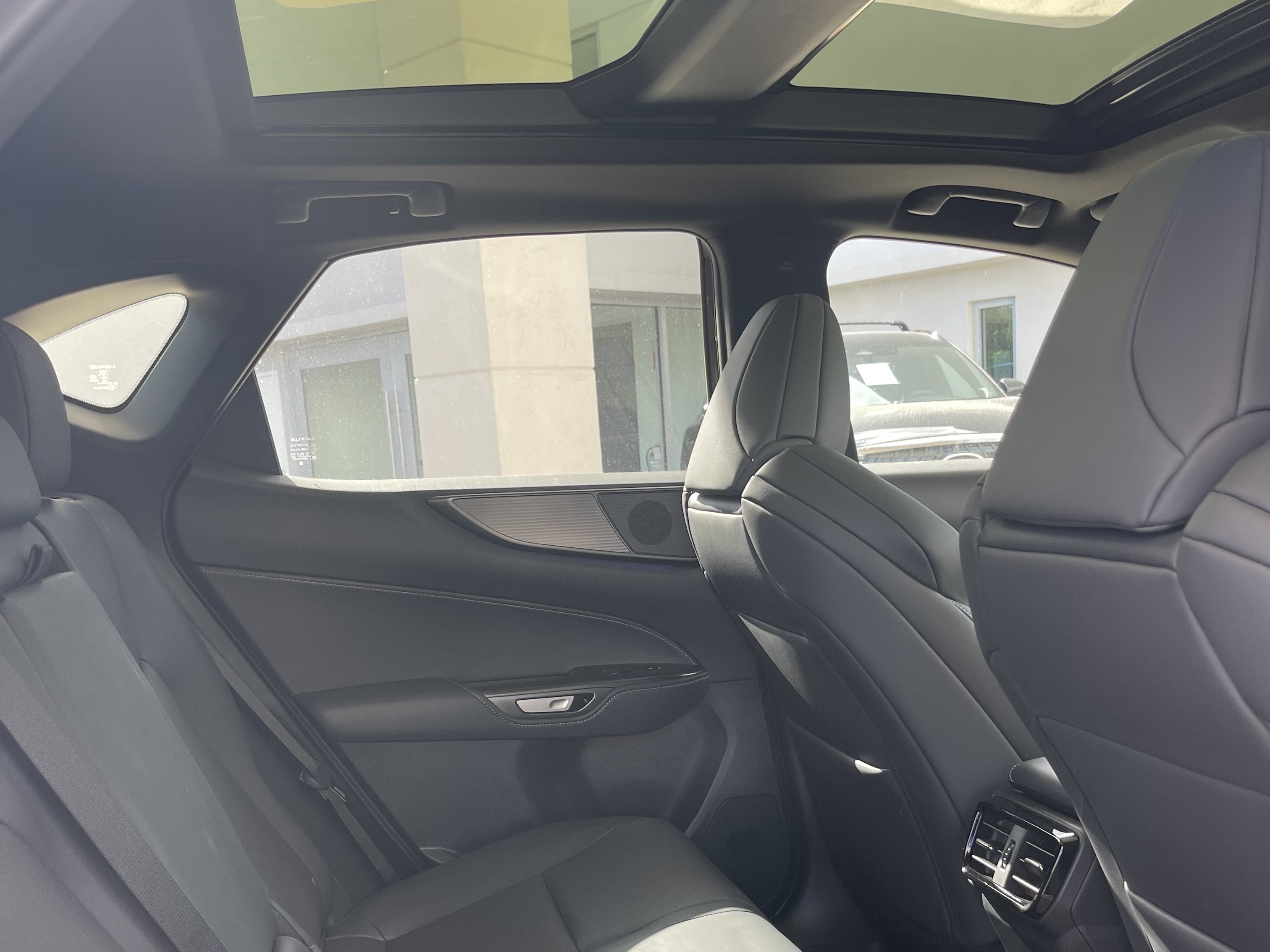 https://assets.dealerappcenter.com/dealergroups/339/vehicles/317934/rwVX7N.jpg