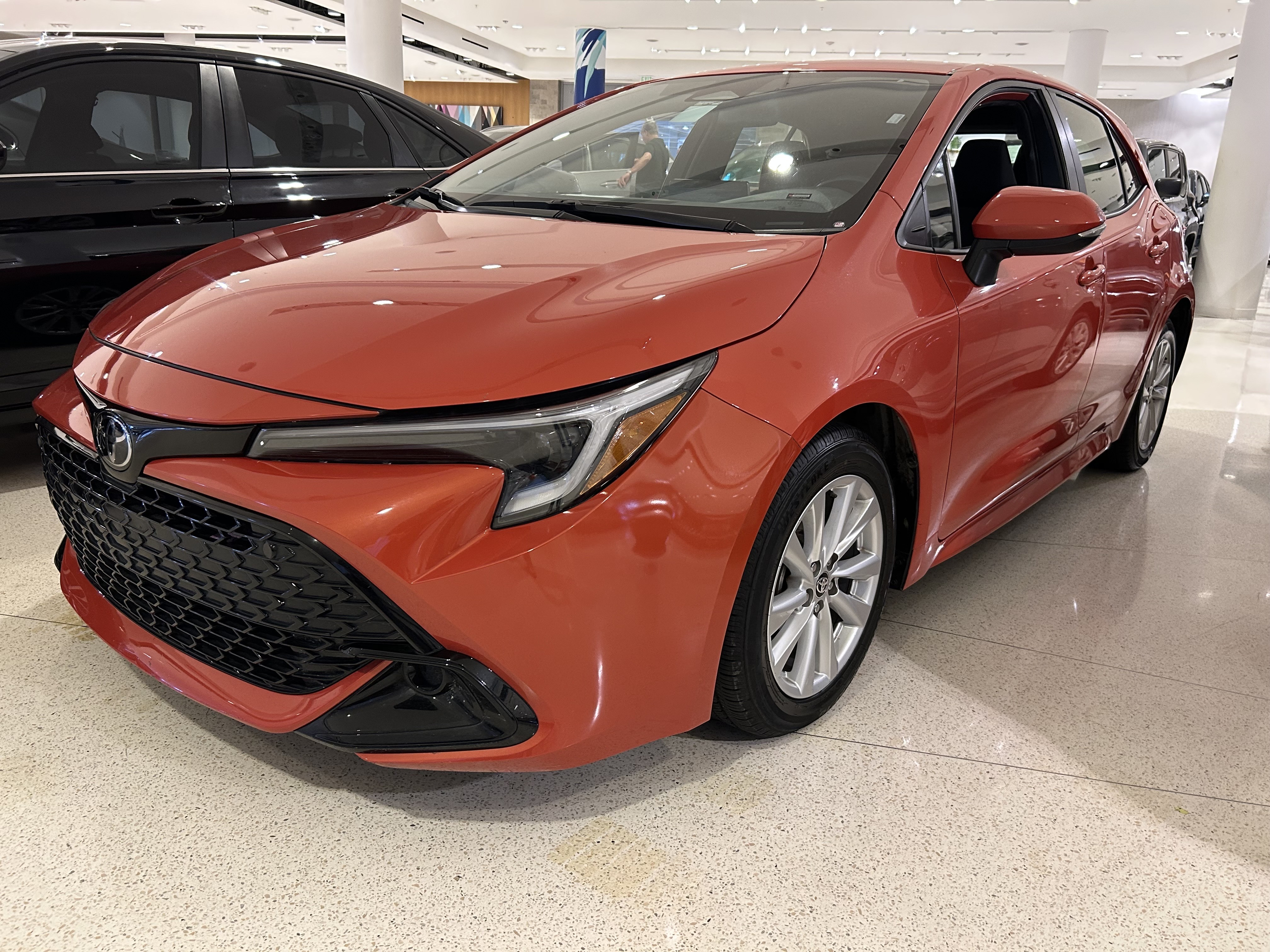 https://assets.dealerappcenter.com/dealergroups/348/vehicles/318402/zjLqAk.jpg
