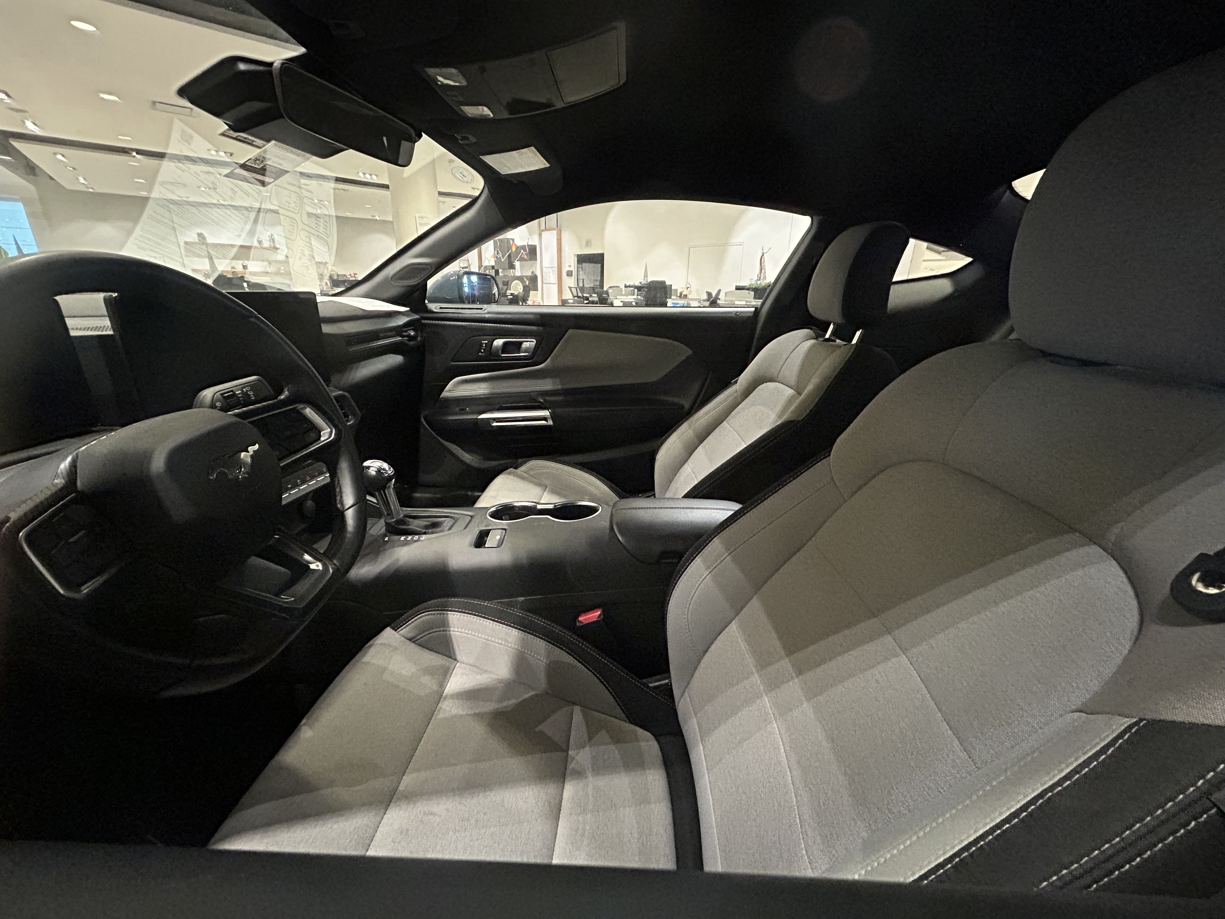 https://assets.dealerappcenter.com/dealergroups/348/vehicles/318403/71t3LU.jpg
