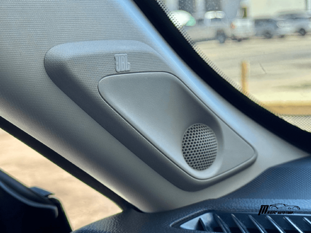 https://assets.dealerappcenter.com/dealergroups/351/vehicles/281412/uES1YD.png