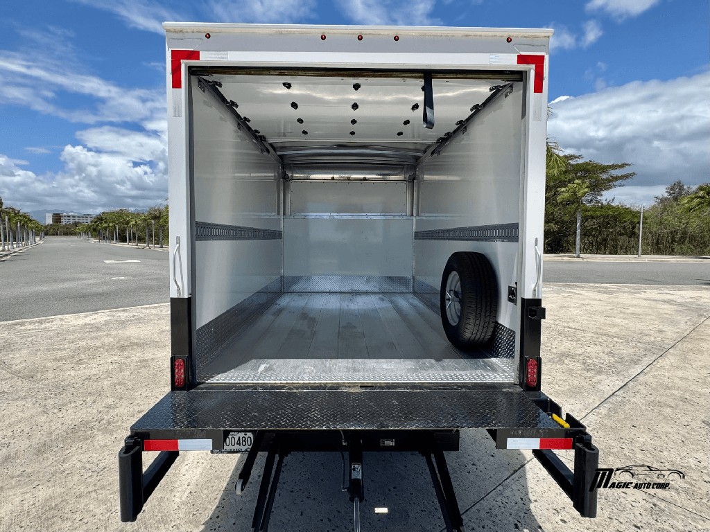 https://assets.dealerappcenter.com/dealergroups/351/vehicles/283983/EyzuBq.png
