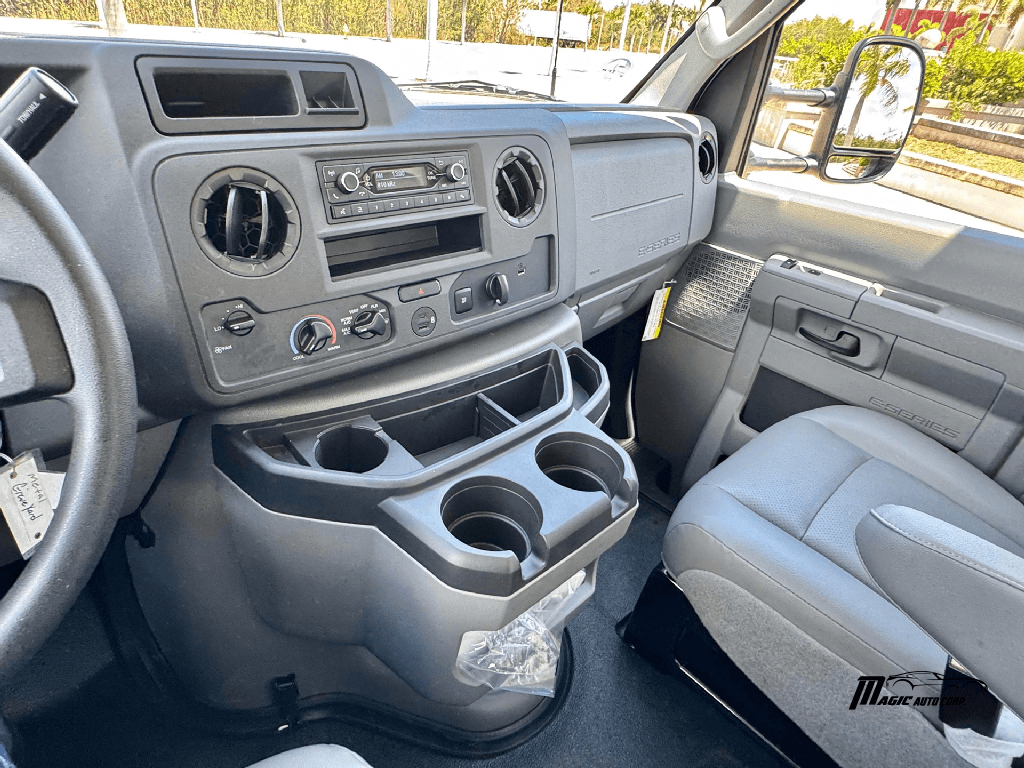 https://assets.dealerappcenter.com/dealergroups/351/vehicles/283983/wmEsRL.png