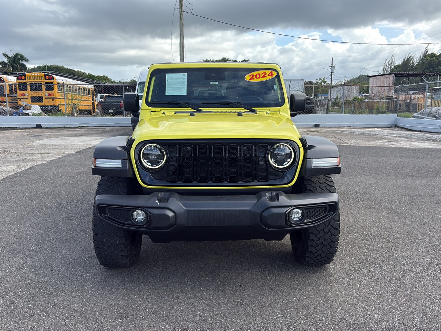 https://assets.dealerappcenter.com/dealergroups/352/vehicles/333578/lSN50W.jpg