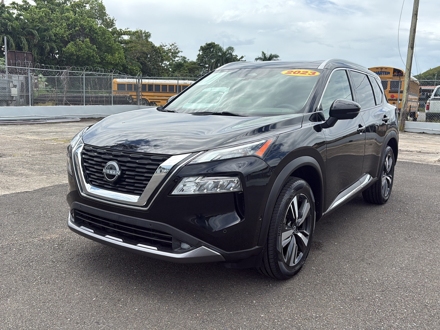 https://assets.dealerappcenter.com/dealergroups/352/vehicles/337887/clfz1N.jpg