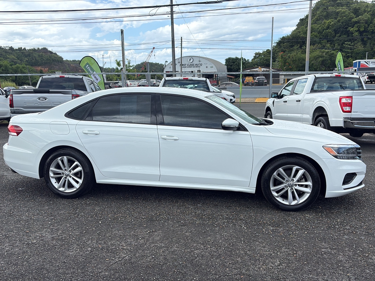 https://assets.dealerappcenter.com/dealergroups/352/vehicles/337889/NgMxPY.jpg