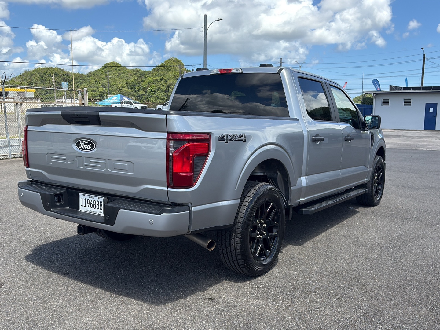 https://assets.dealerappcenter.com/dealergroups/352/vehicles/337890/Tg56HO.jpg