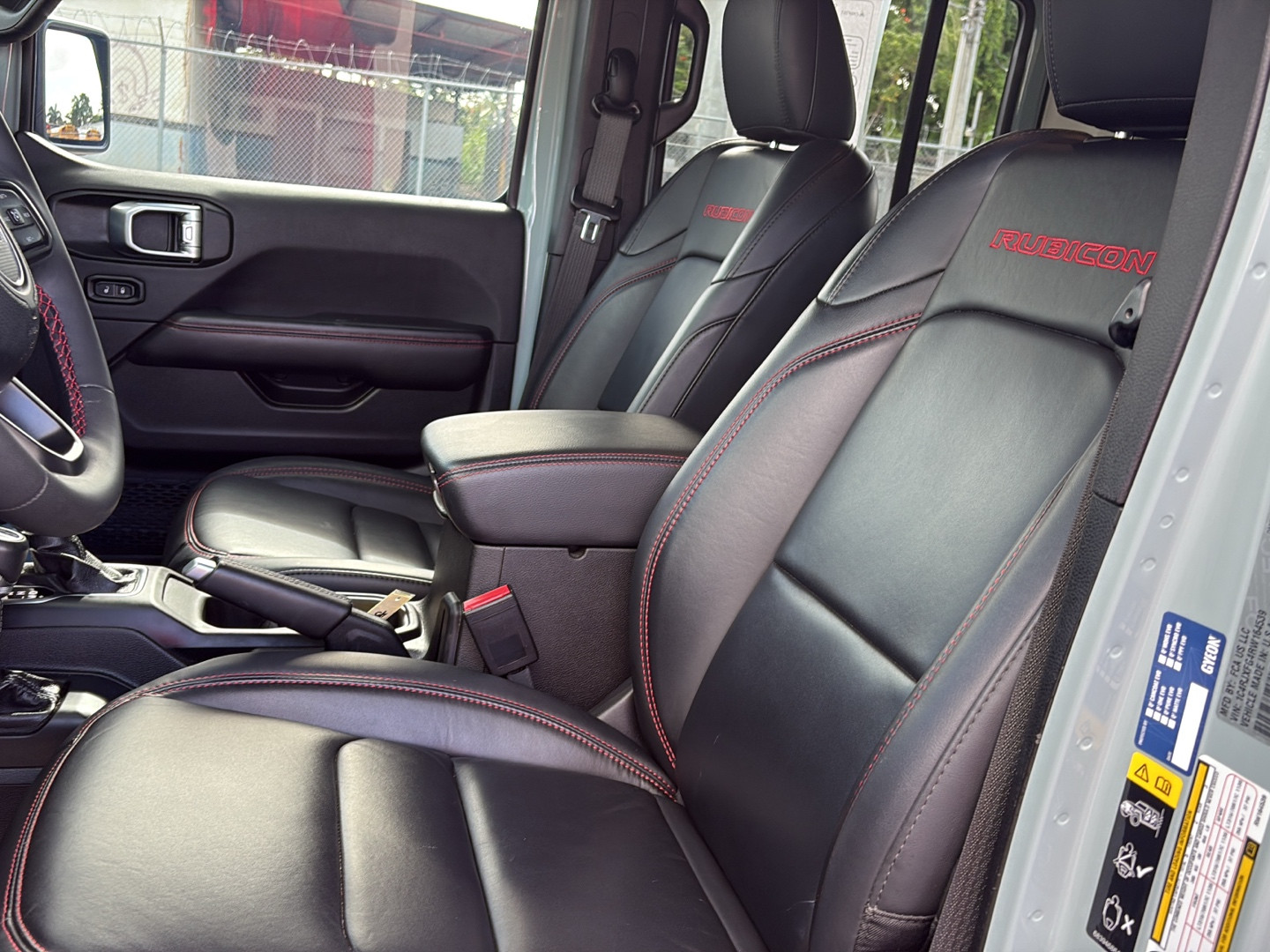 https://assets.dealerappcenter.com/dealergroups/352/vehicles/339116/0RpL18.jpg