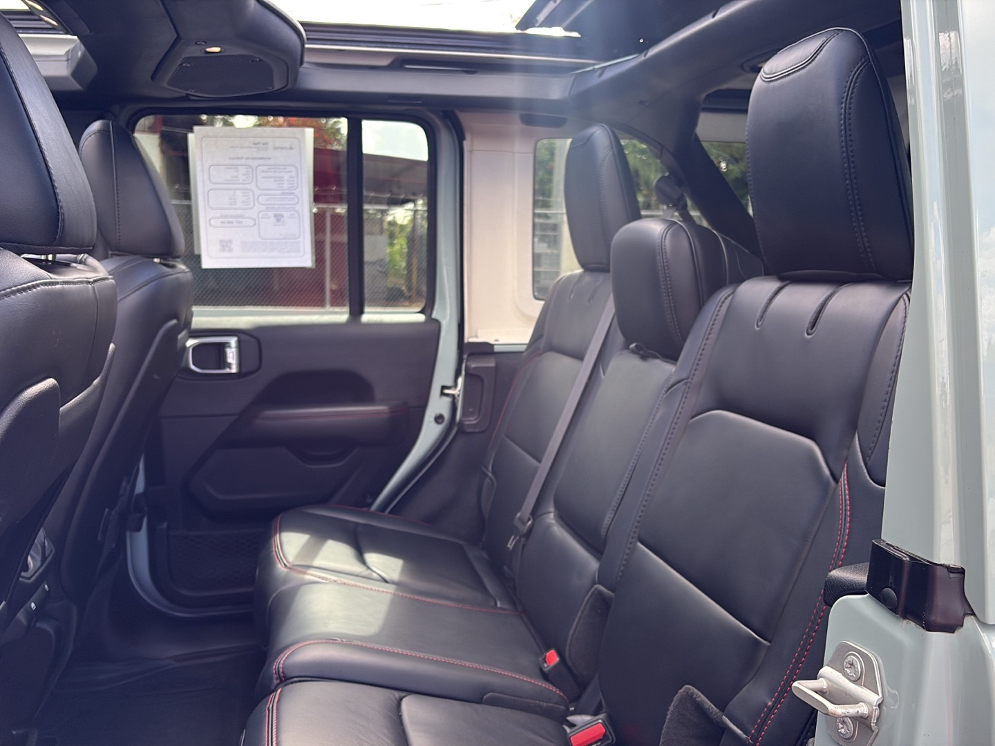 https://assets.dealerappcenter.com/dealergroups/352/vehicles/339116/KrOeTF.jpg