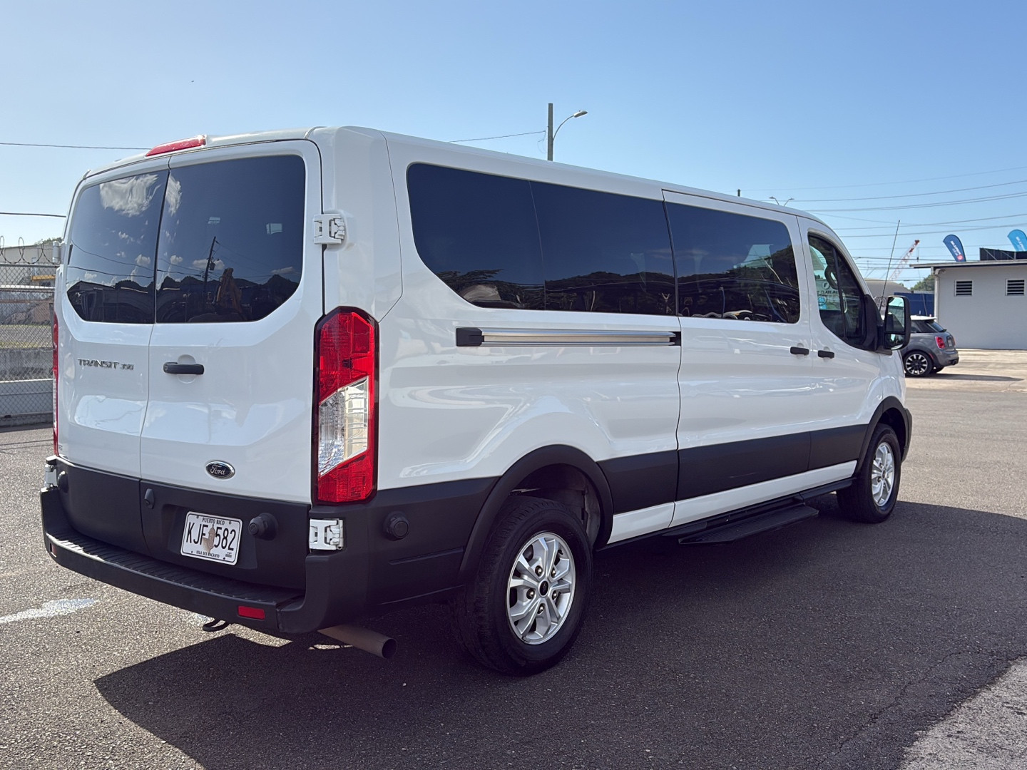 https://assets.dealerappcenter.com/dealergroups/352/vehicles/339393/Fc31hw.jpg