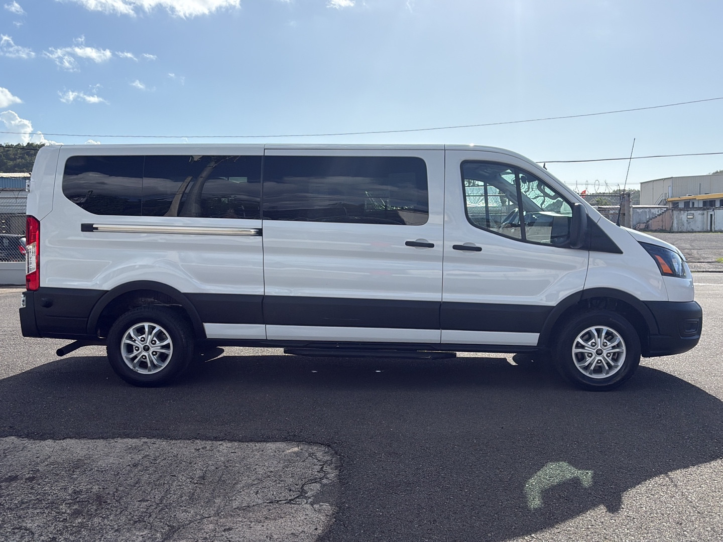 https://assets.dealerappcenter.com/dealergroups/352/vehicles/339393/c2sK5i.jpg